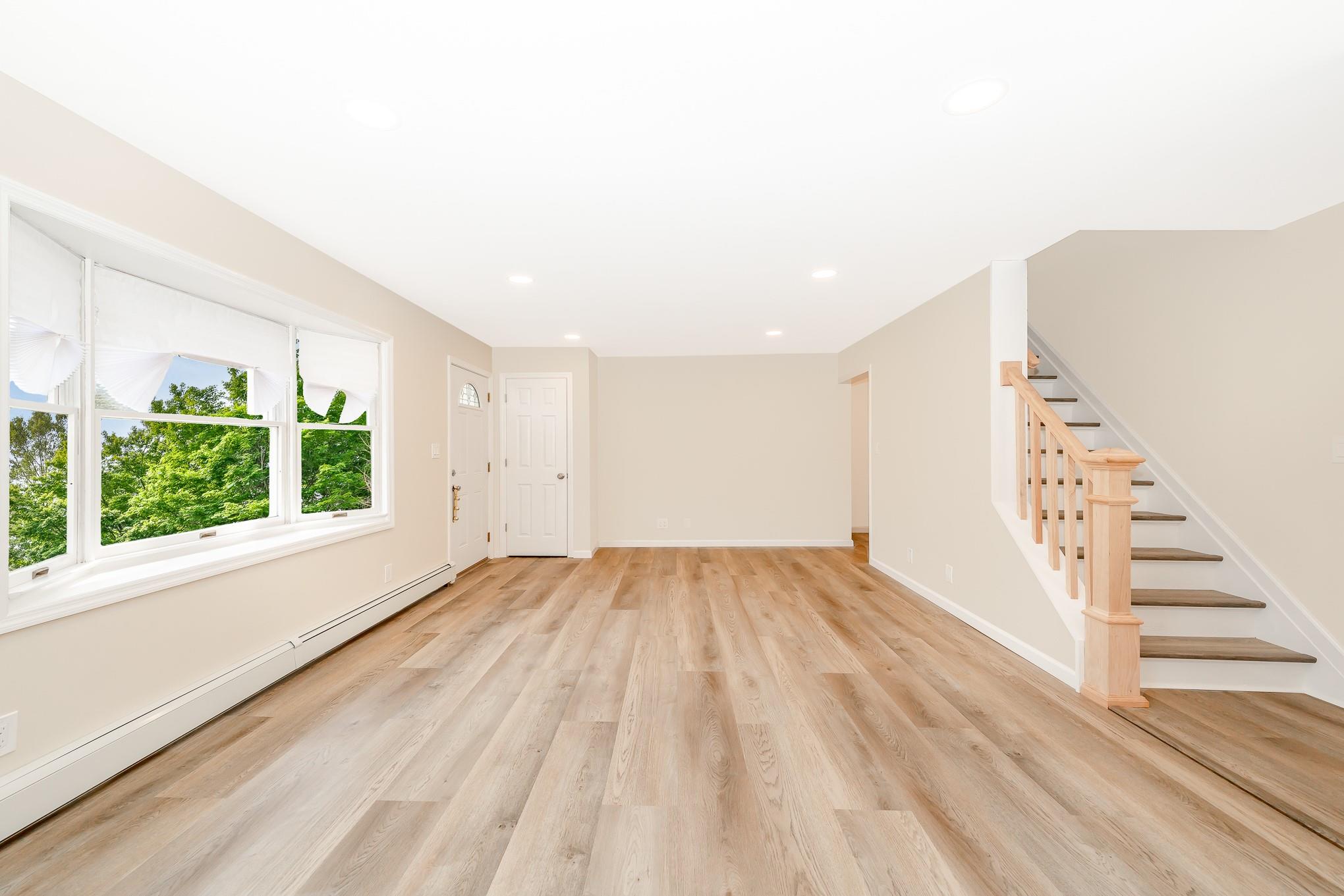 Lindenhurst, New York, 11757, United States, 4 Bedrooms Bedrooms, ,2 BathroomsBathrooms,Residential,For Sale,1899755