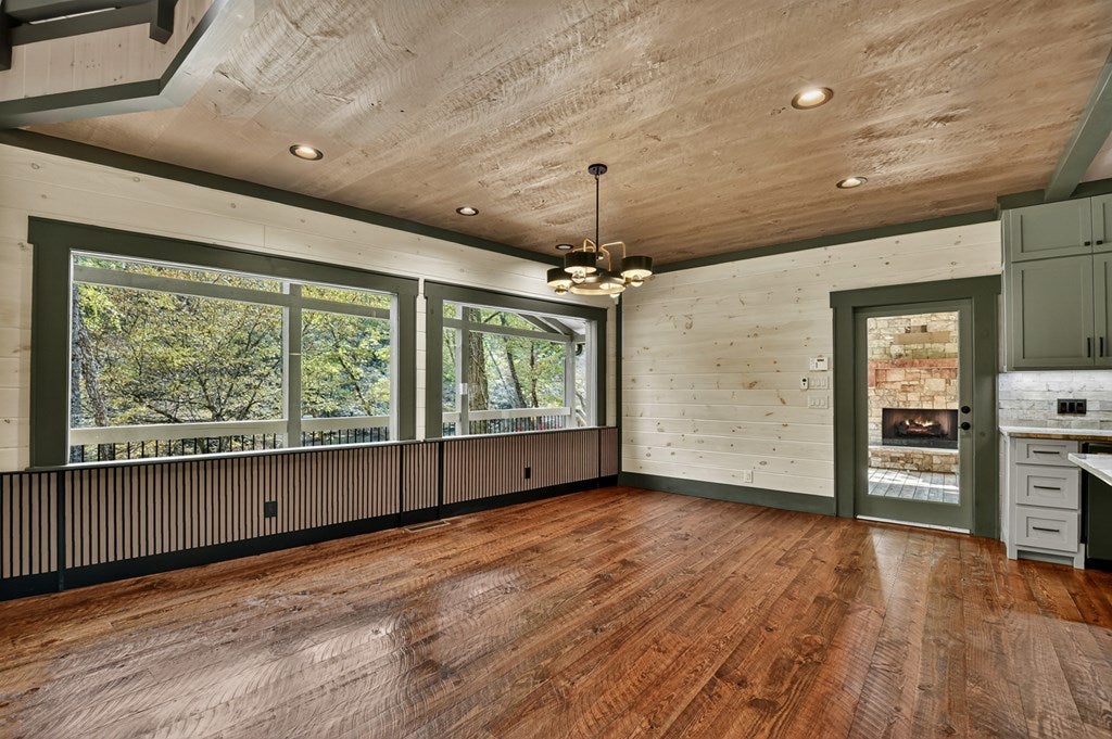 Mineral Bluff, Georgia, 30559, United States, 4 Bedrooms Bedrooms, ,5 BathroomsBathrooms,Residential,For Sale,1986837