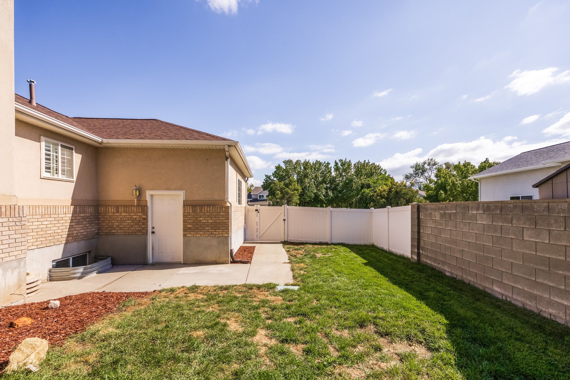  Multigenerational Living in South Jordan: 5 Beds, 2 Kitchens, 0.33-Acre Lot - 物件實景