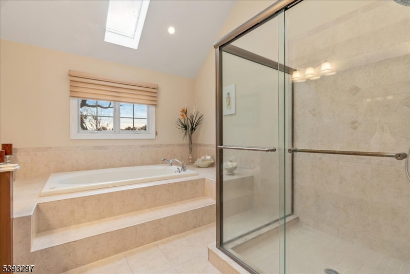 Edison Twp., New Jersey, 08820, United States, 5 Bedrooms Bedrooms, ,4 BathroomsBathrooms,Residential,For Sale,1989591