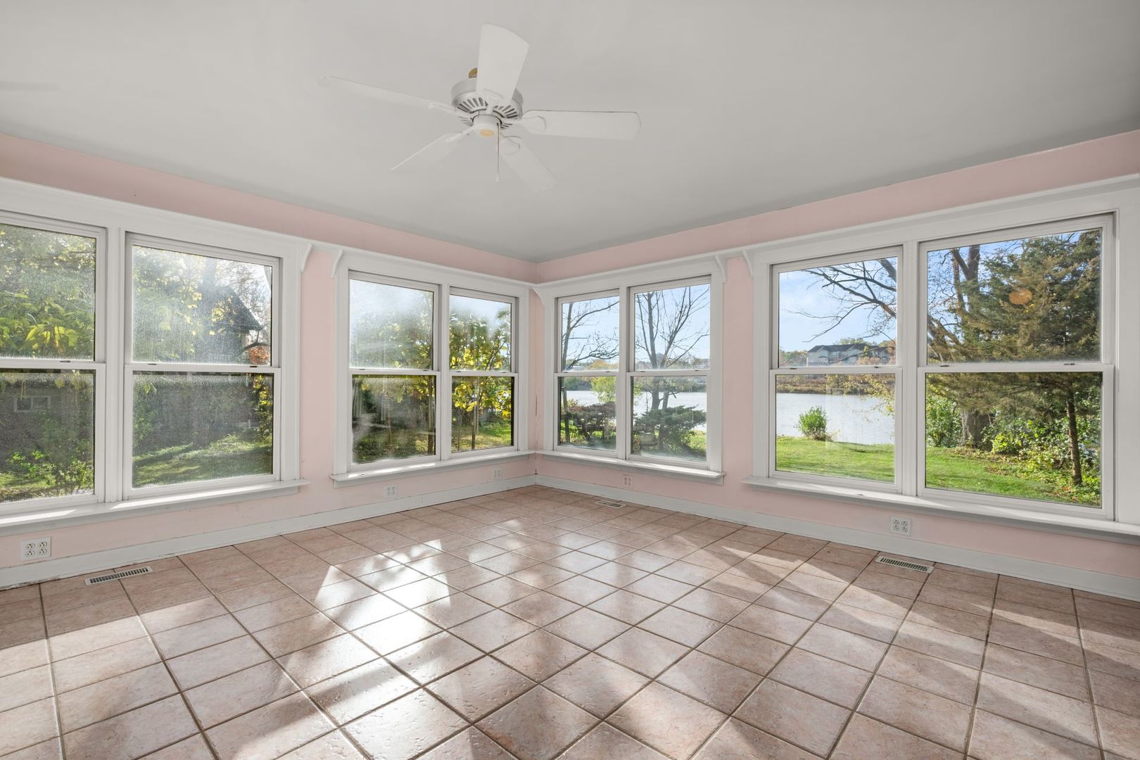 Geneva, Illinois, 60134, United States, 4 Bedrooms Bedrooms, ,2 BathroomsBathrooms,Residential,For Sale,1988364