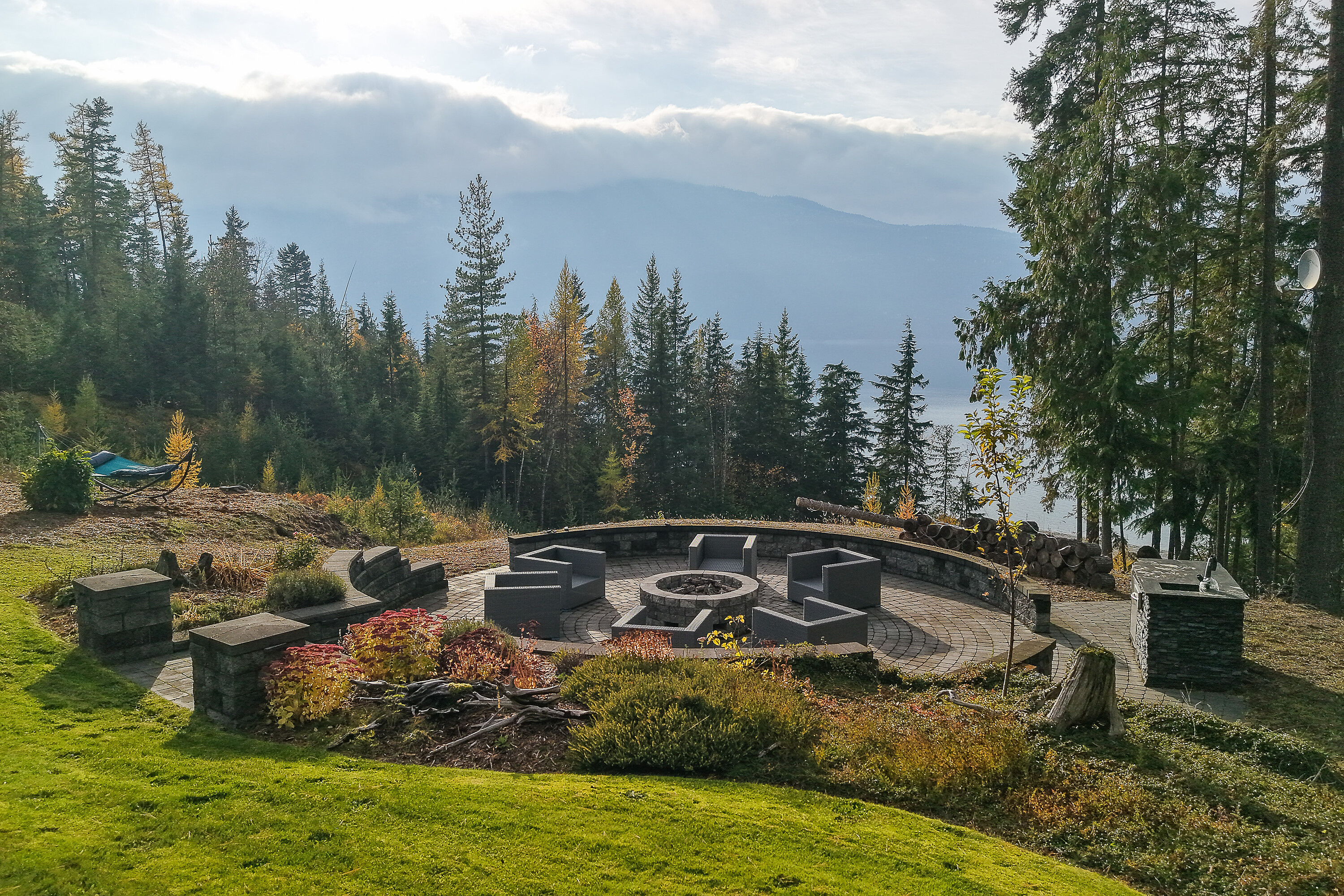  Nakusp Waterfront Estate - 物件實景