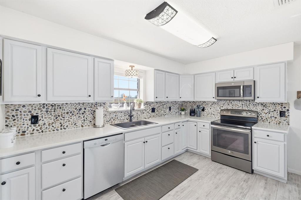 Sanger, Texas, 76266, United States, 3 Bedrooms Bedrooms, ,2 BathroomsBathrooms,Residential,For Sale,1995373