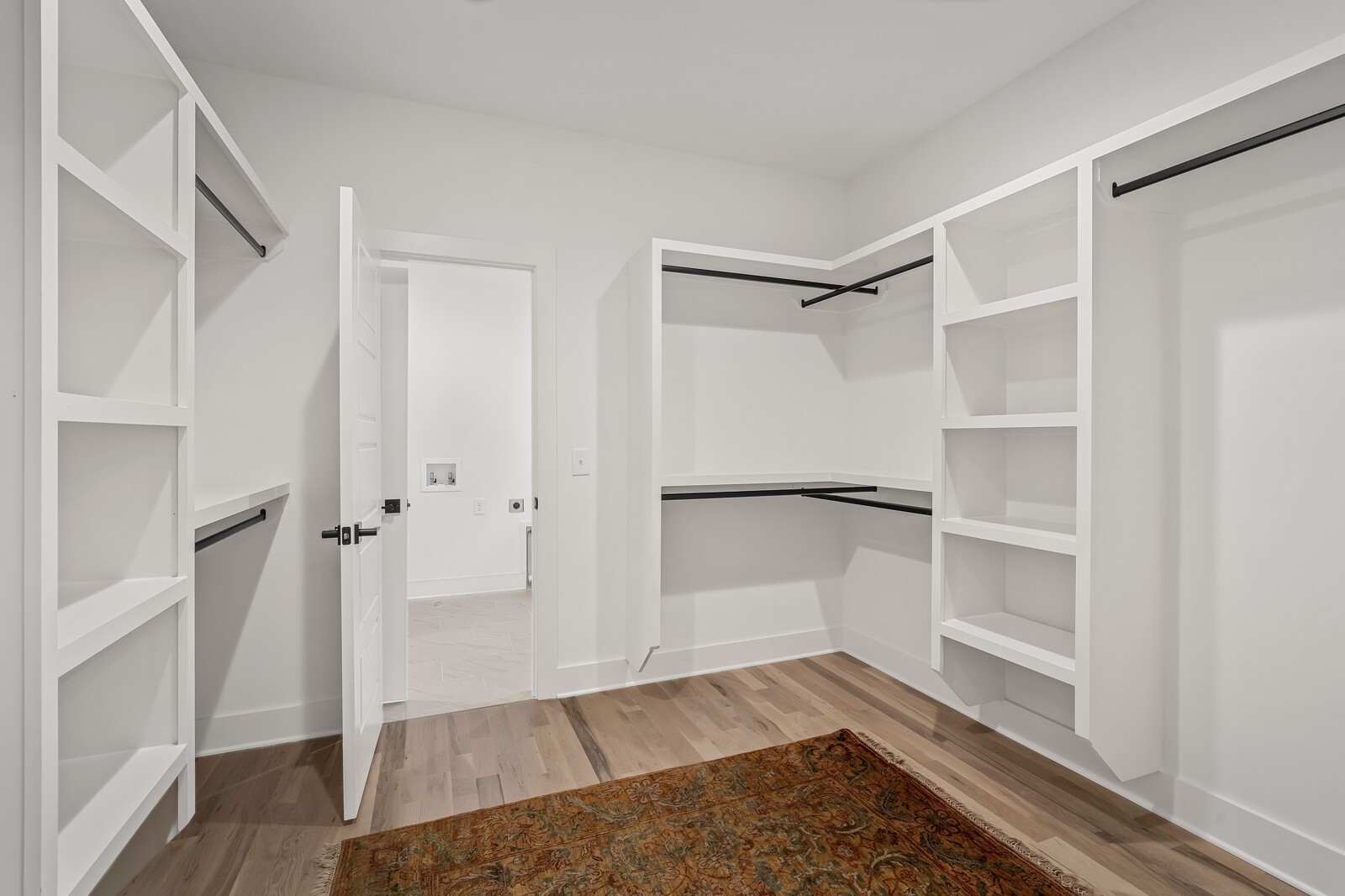 Nashville, Tennessee, 37206, United States, 4 Bedrooms Bedrooms, ,7 BathroomsBathrooms,Residential,For Sale,1989518