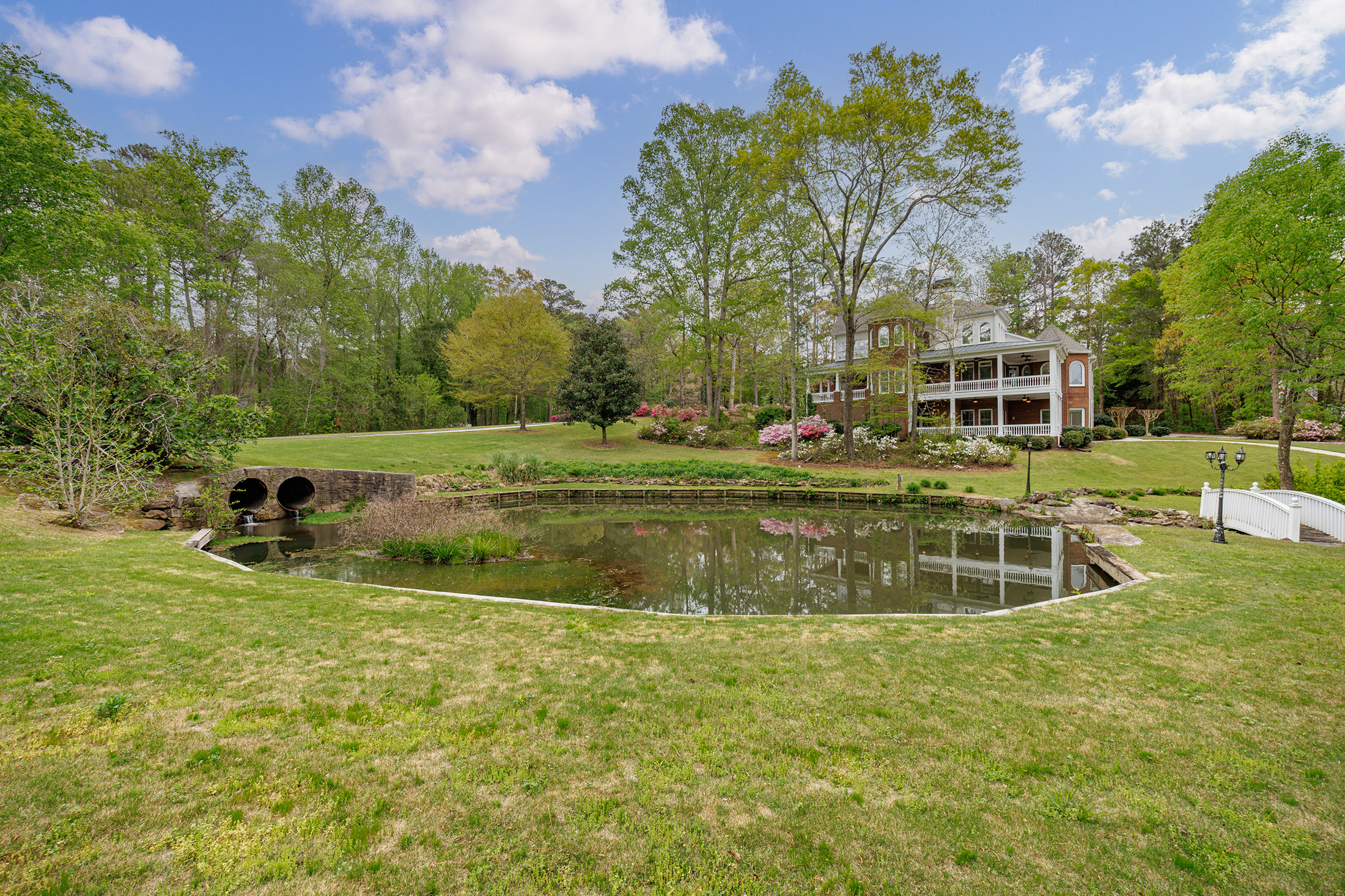 A Rare Opportunity to Own a Developer-Designed Lakefront Estate - 物件實景