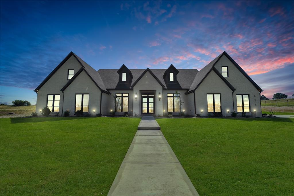 Weatherford, Texas, 76087, United States, 5 Bedrooms Bedrooms, ,6 BathroomsBathrooms,Residential,For Sale,1981061