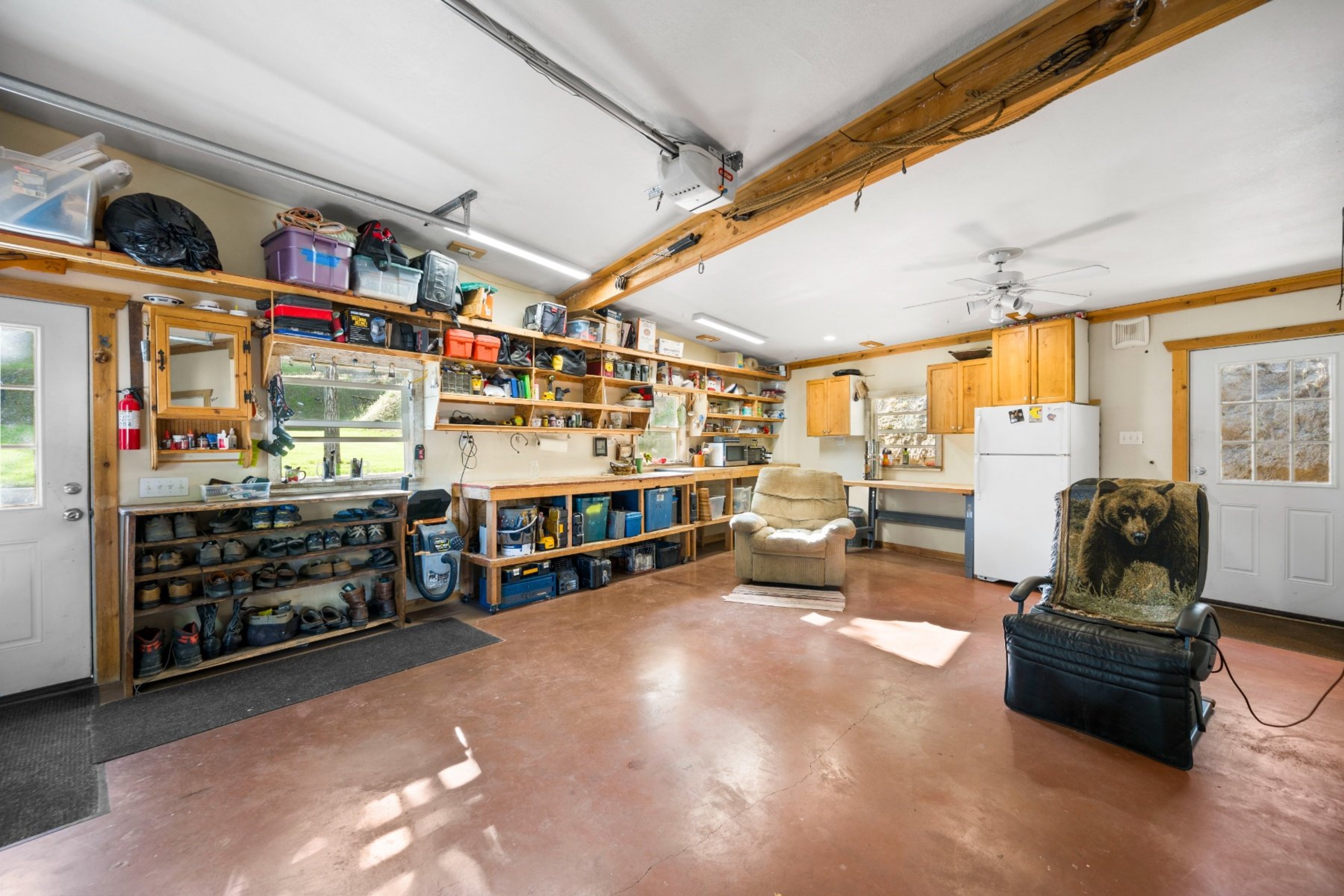  Opportunity to Subdivide - Build Homes With a City & Foothills View - 物件實景