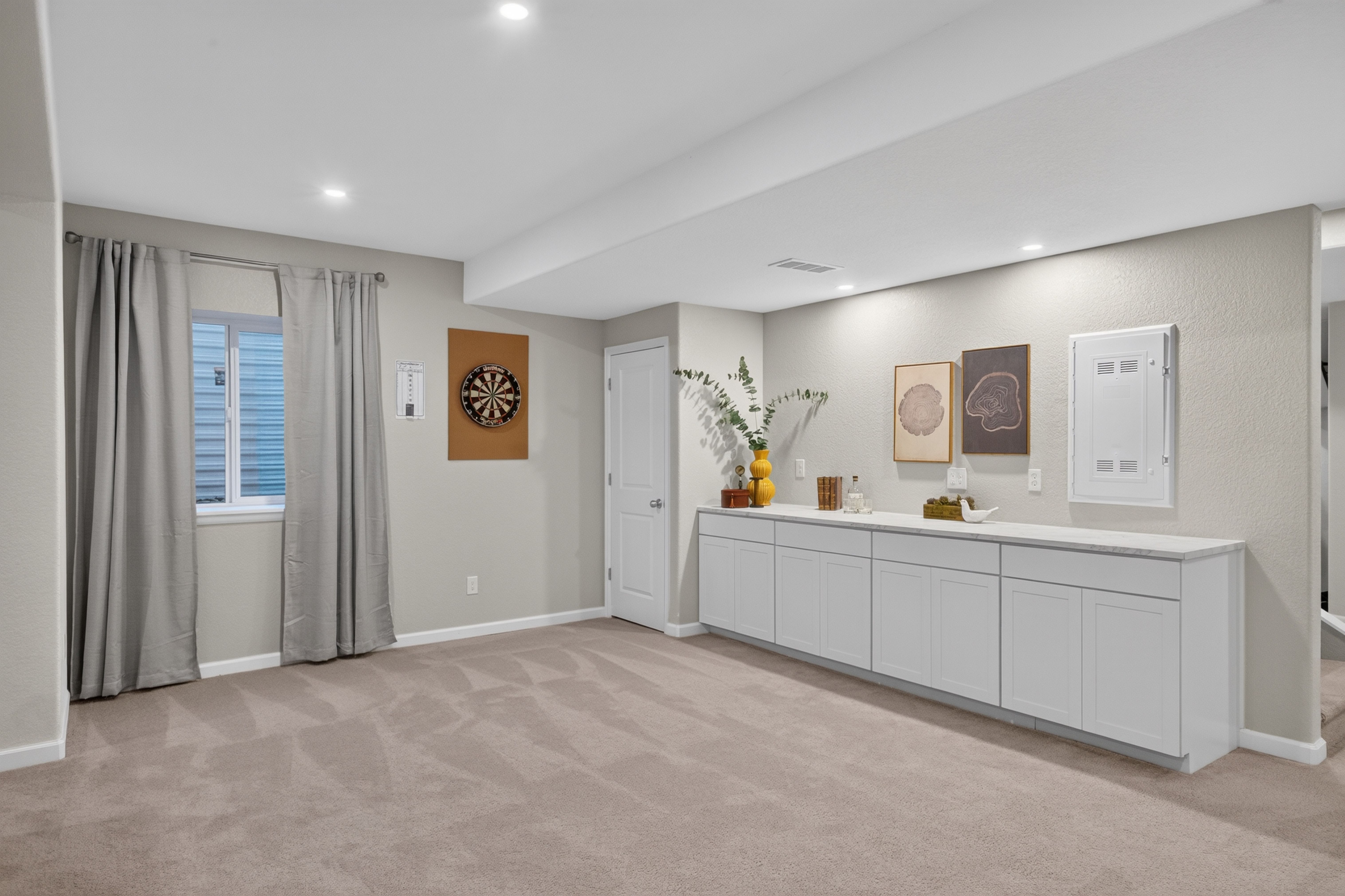  Sought-After Main Level Living - 物件實景
