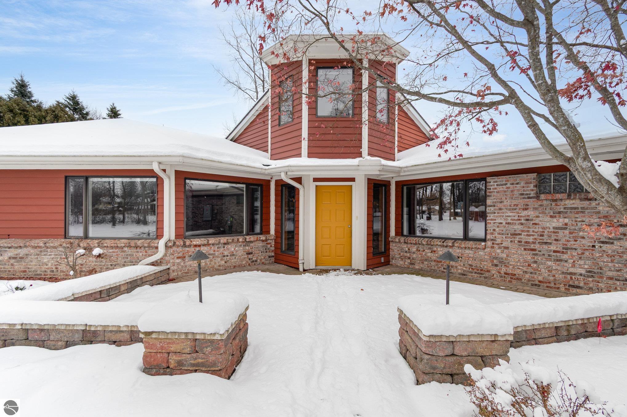 Alma, Michigan, 48801, United States, 5 Bedrooms Bedrooms, ,4 BathroomsBathrooms,Residential,For Sale,2000371