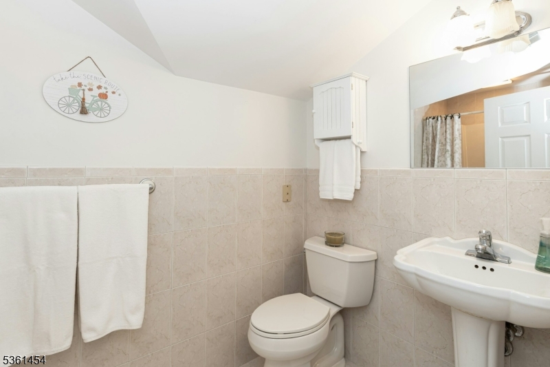 Berkeley Heights Twp., New Jersey, 07922, United States, 6 Bedrooms Bedrooms, ,4 BathroomsBathrooms,Residential,For Sale,1837487