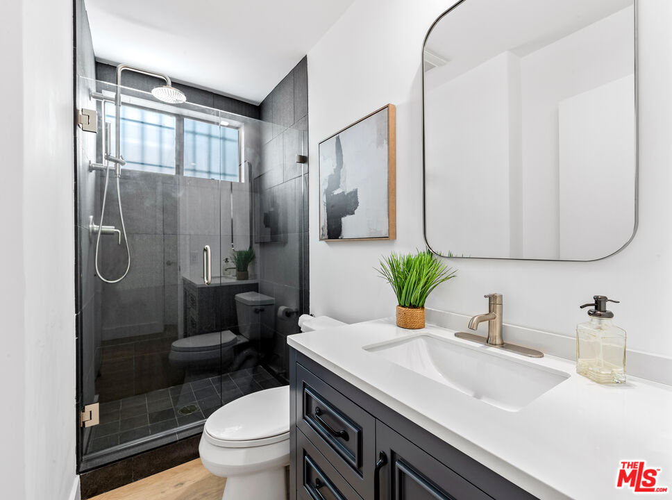 Los Angeles, California, 90049, United States, 3 Bedrooms Bedrooms, ,3 BathroomsBathrooms,Residential,For Sale,1890284