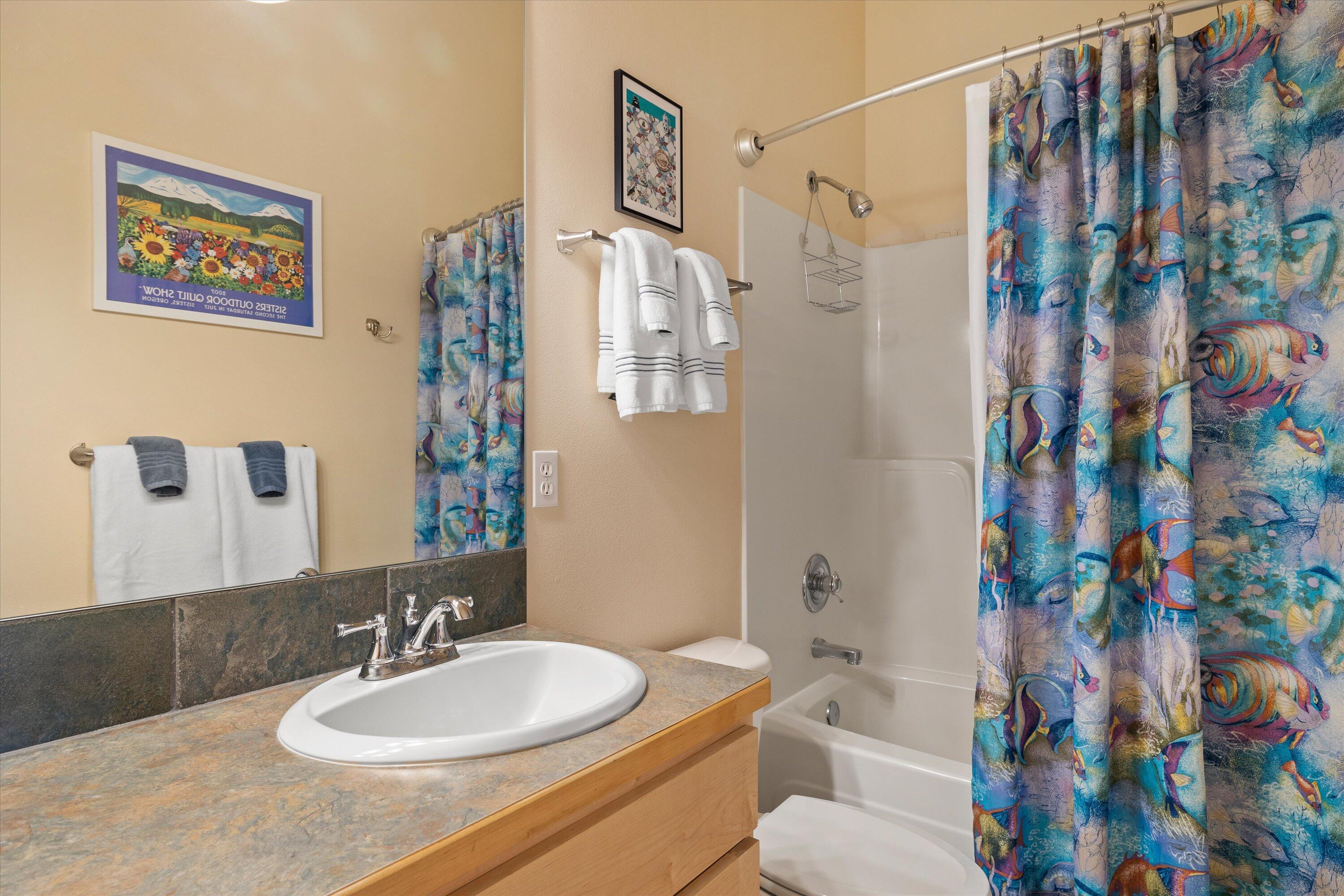 Sisters, Oregon, 97759, United States, 2 Bedrooms Bedrooms, ,2 BathroomsBathrooms,Residential,For Sale,1850003
