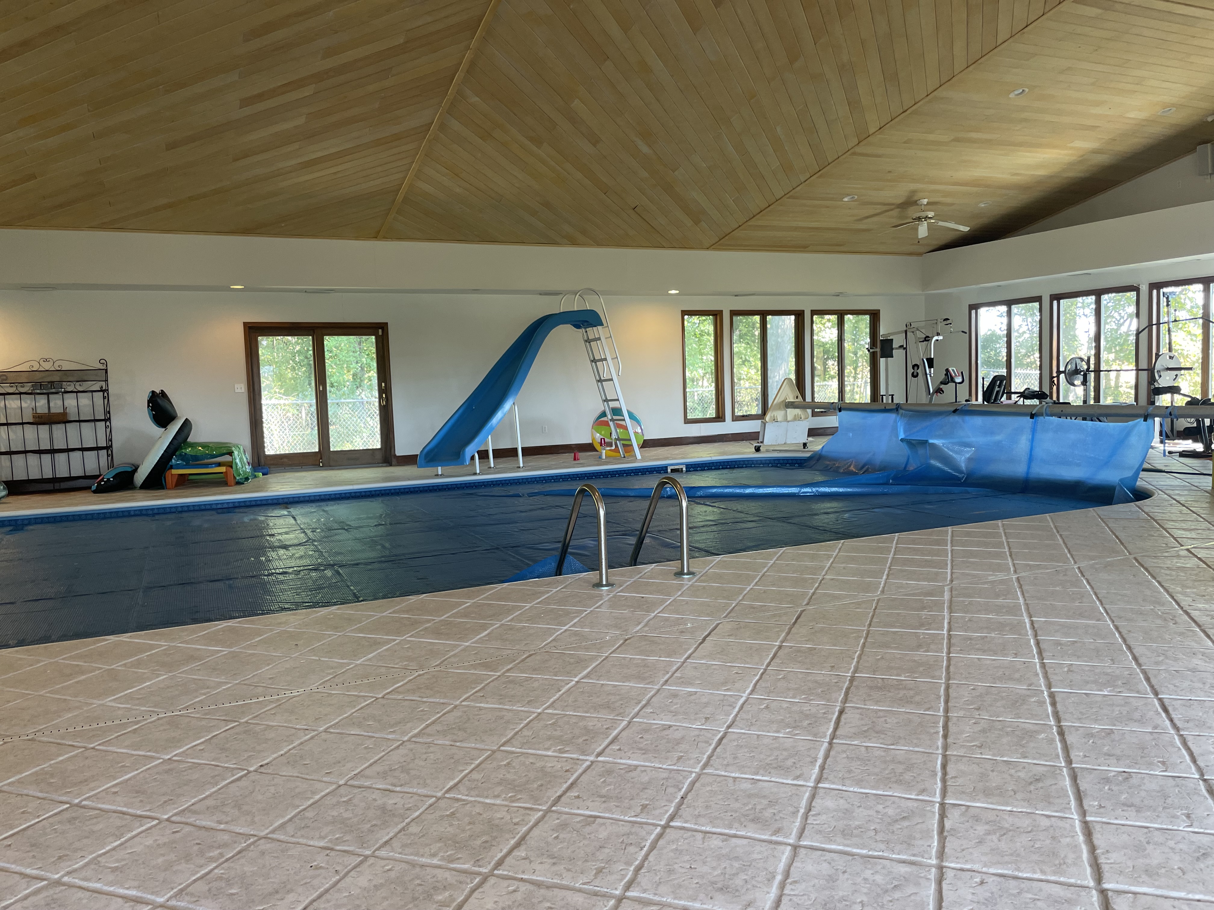 Murphysboro, Illinois, 62966, United States, 5 Bedrooms Bedrooms, ,6 BathroomsBathrooms,Residential,For Sale,1977081