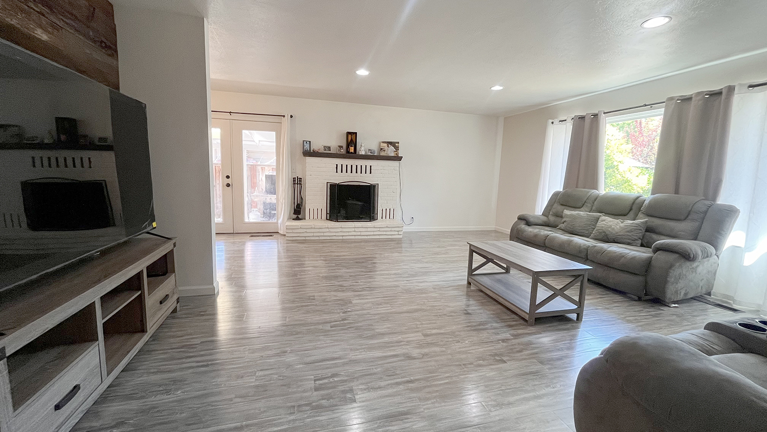 Ukiah, California, 95482, United States, 3 Bedrooms Bedrooms, ,2 BathroomsBathrooms,Residential,For Sale,1939917