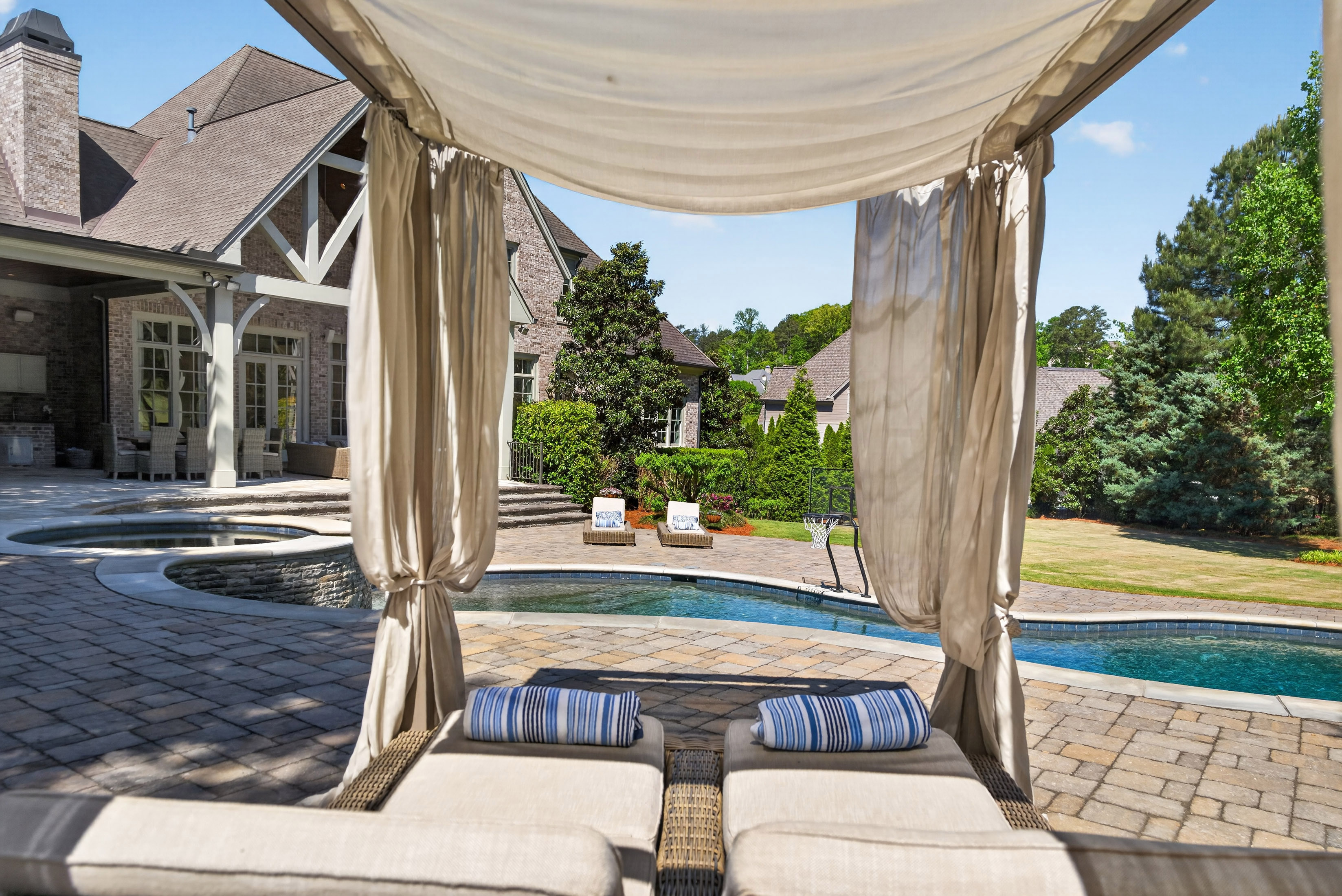  Experience Luxury in One of Georgia’s Most Prestigious Gated Golf Communities - 物件實景