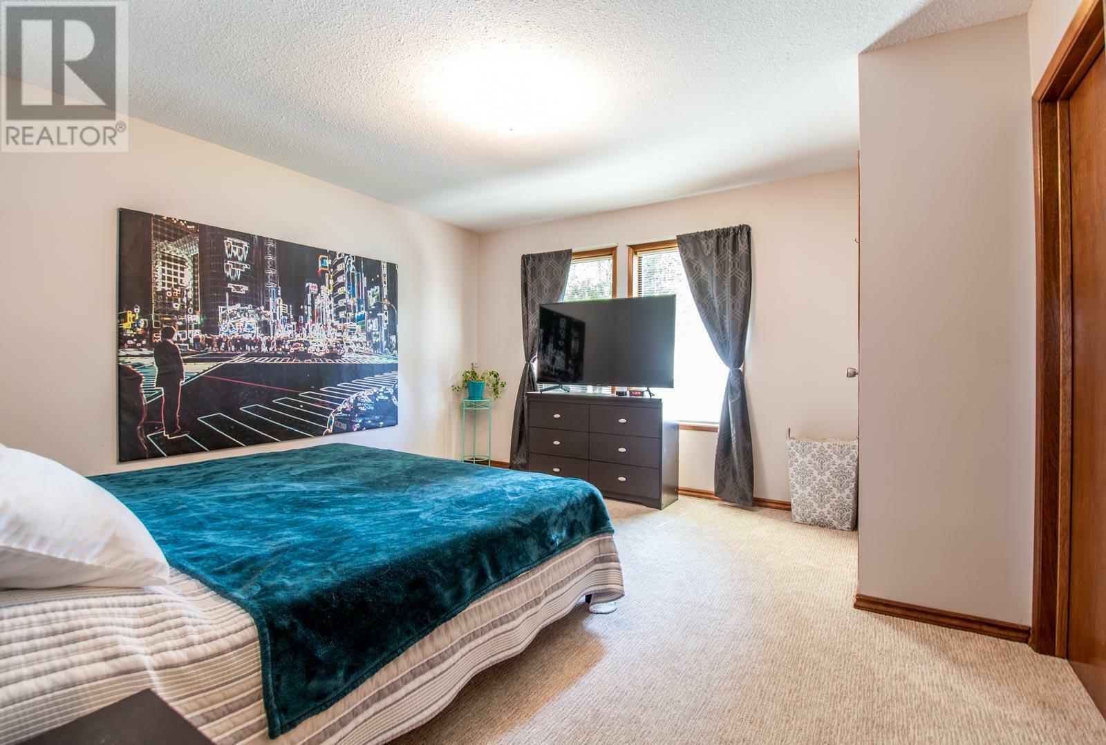 SPALLUMCHEEN, British Columbia, V4Y 0S8, CA, 6 Bedrooms Bedrooms, ,2 BathroomsBathrooms,Residential,For Sale,1838757