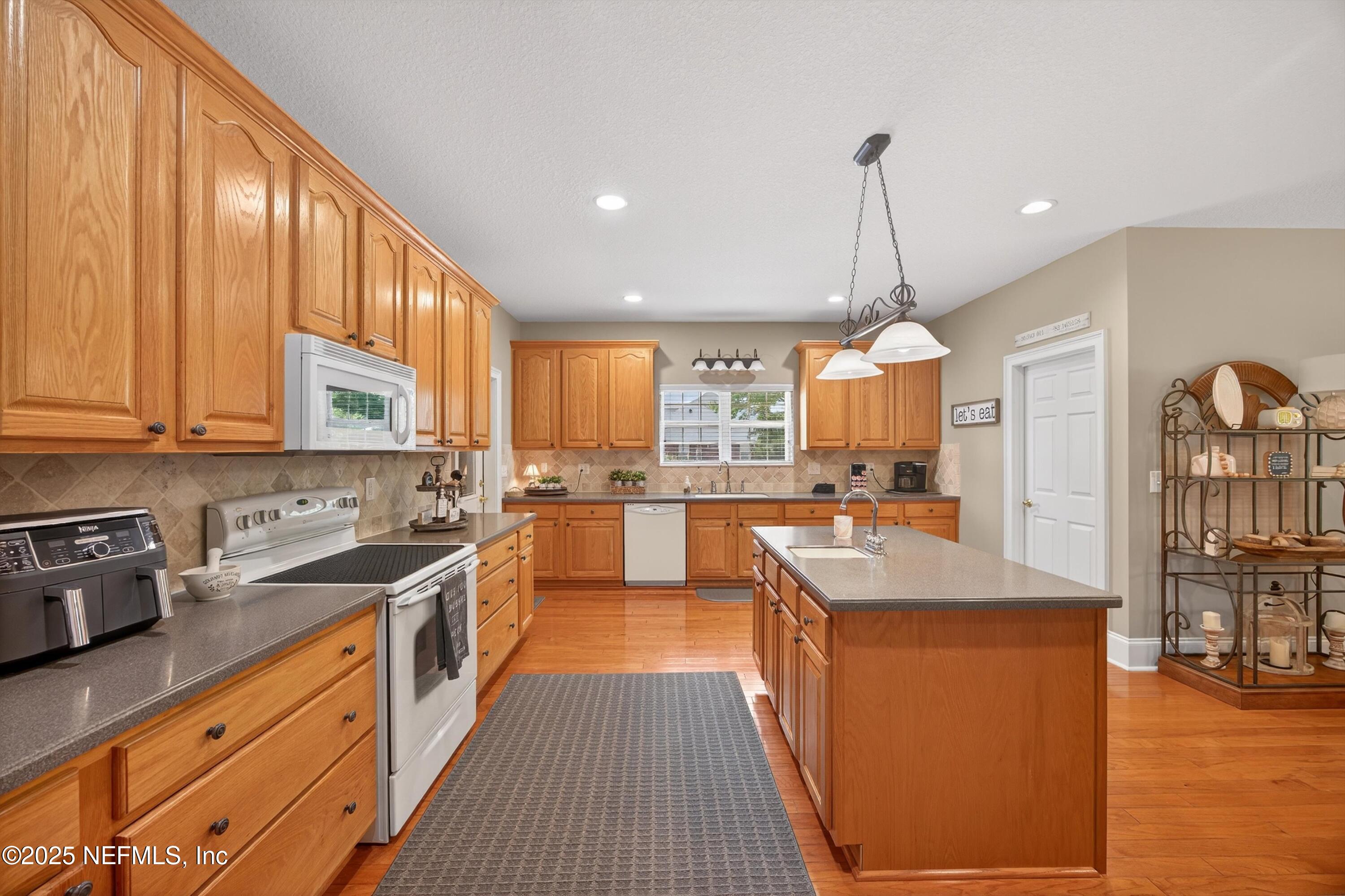 Glen St. Mary, Florida, 32040, United States, 4 Bedrooms Bedrooms, ,3 BathroomsBathrooms,Residential,For Sale,1862289