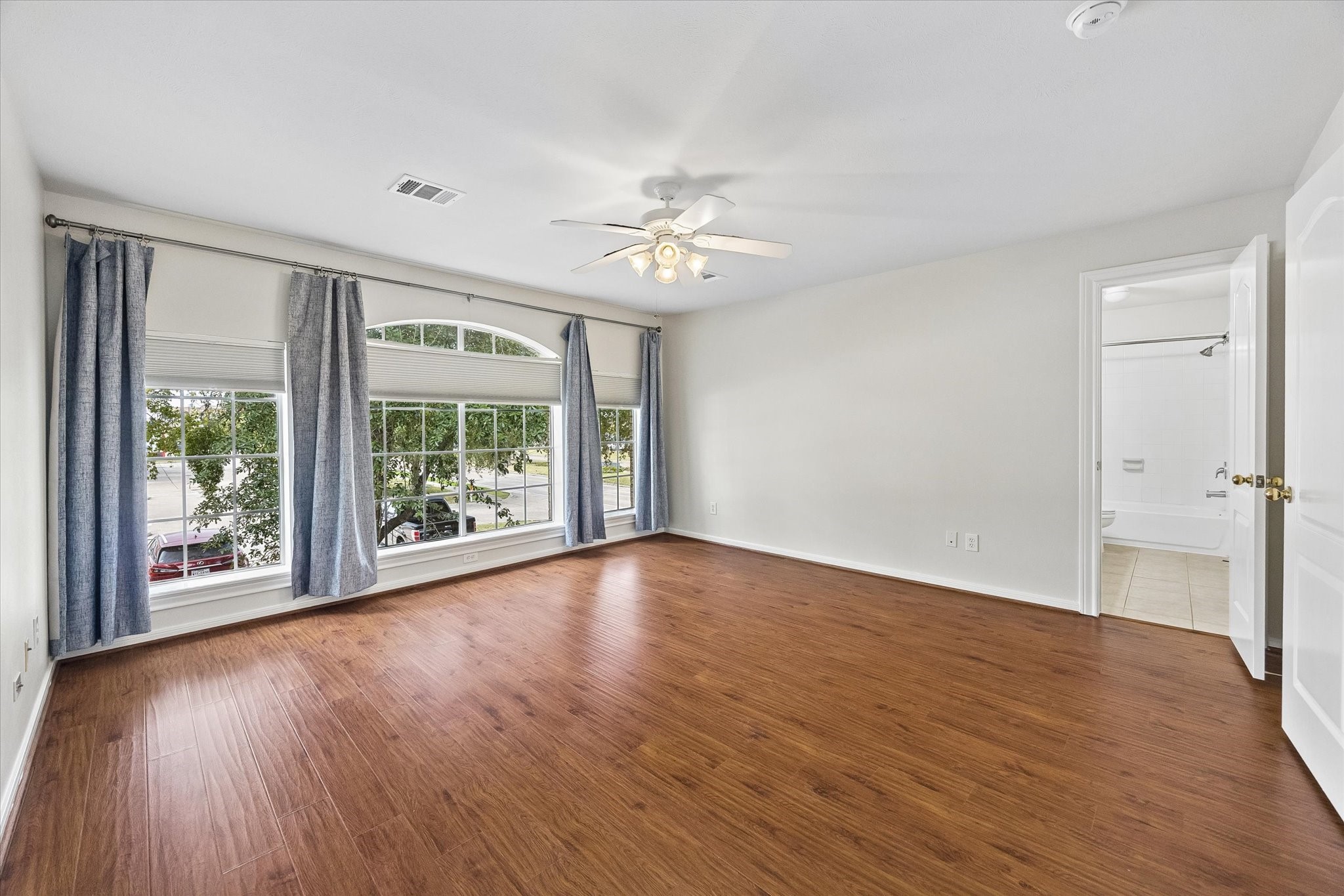  1502 Lakeside Enclave Drive - 物件實景