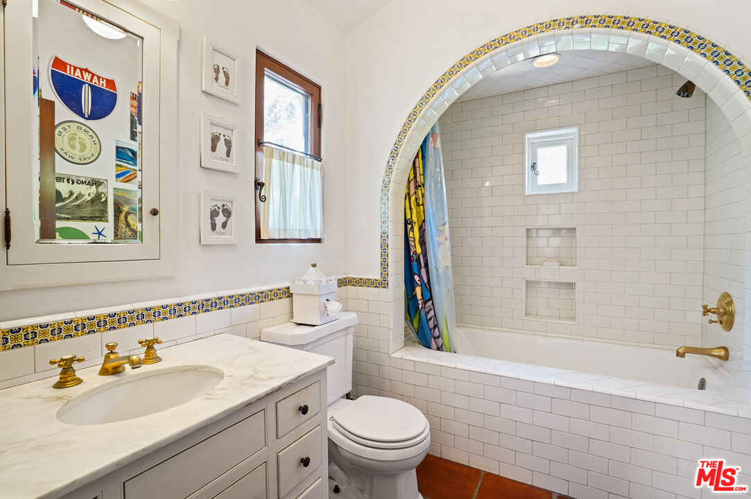 Malibu, California, 90265, United States, 3 Bedrooms Bedrooms, ,4 BathroomsBathrooms,Residential,For Sale,1846867