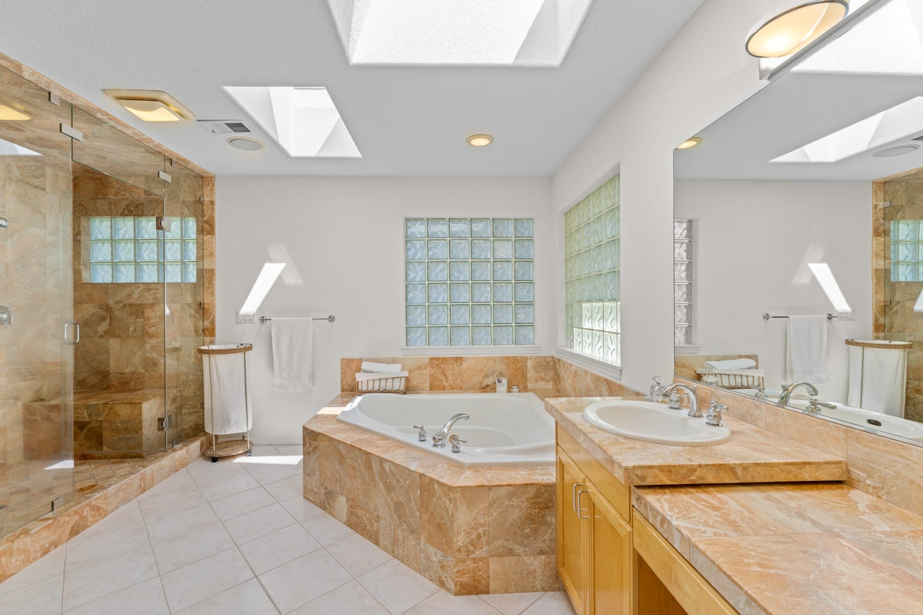  1616 NW FOLEY CT Portland, OR 97229 - 物件實景