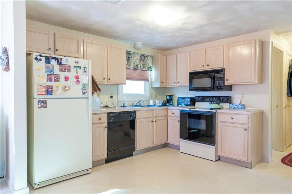 East Greenwich, Rhode Island, 02818, United States, 3 Bedrooms Bedrooms, ,2 BathroomsBathrooms,Residential,For Sale,2010043