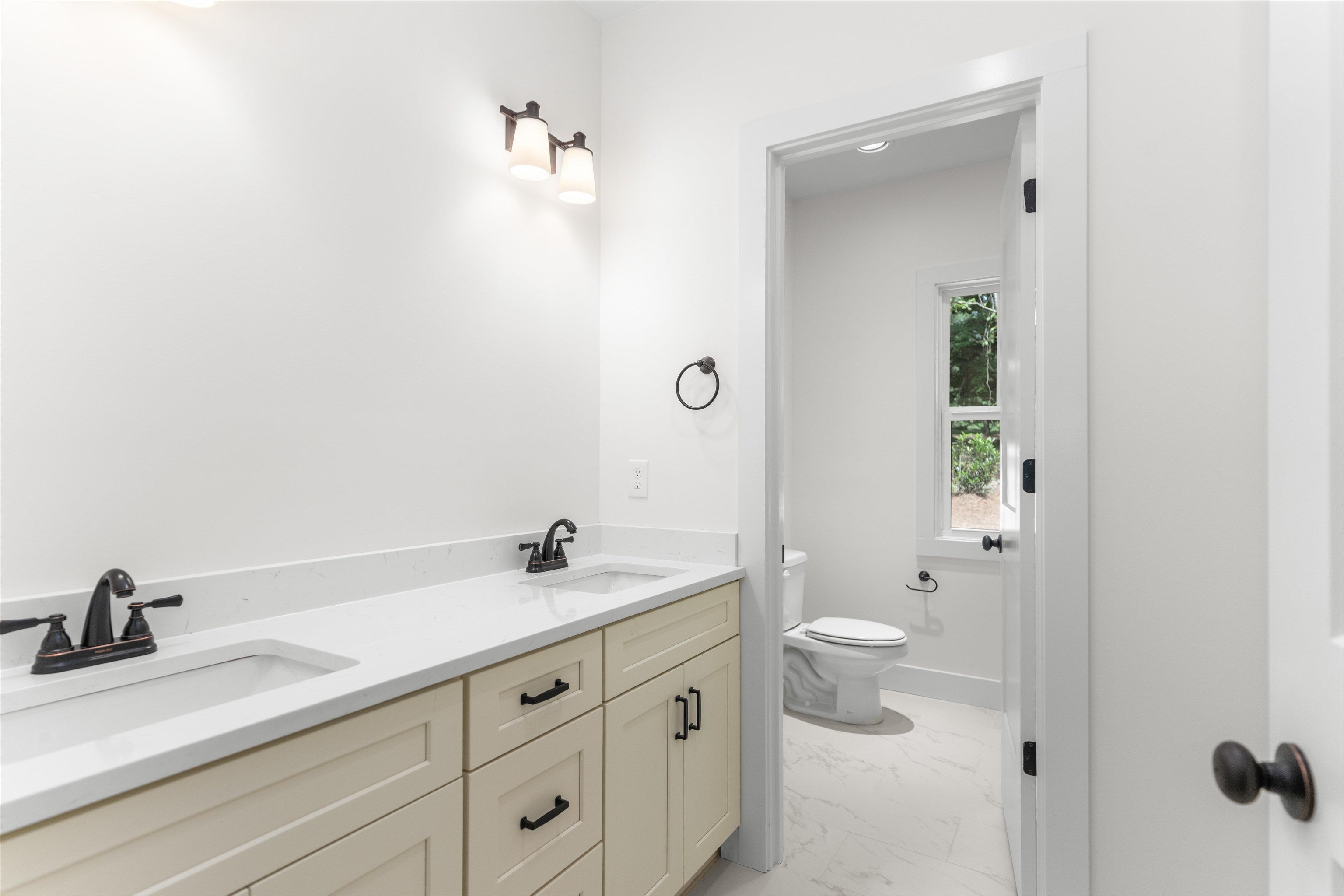 Greensboro, Georgia, 30642, United States, 5 Bedrooms Bedrooms, ,4 BathroomsBathrooms,Residential,For Sale,1766404