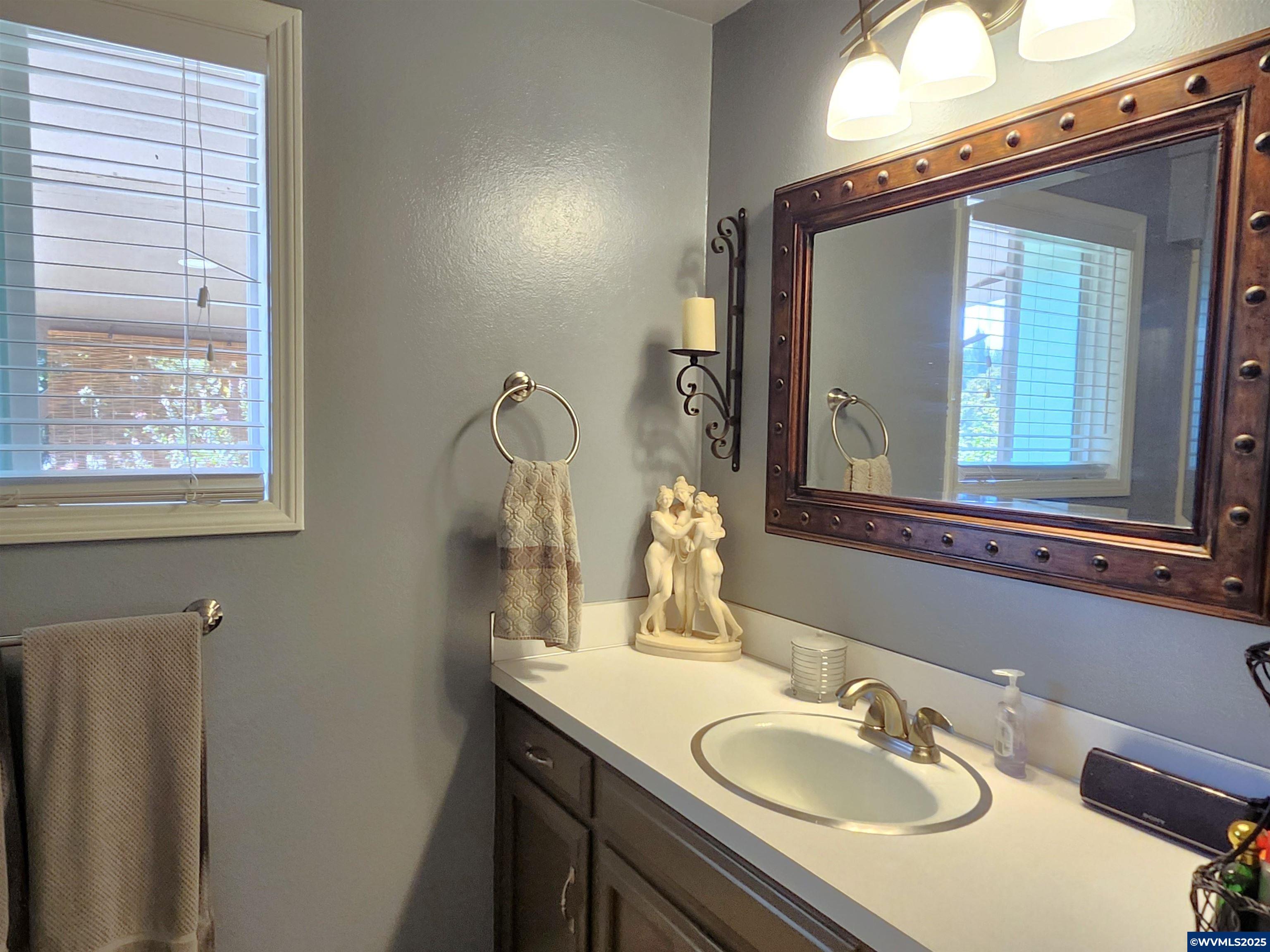 Salem, Oregon, 97304, United States, 4 Bedrooms Bedrooms, ,3 BathroomsBathrooms,Residential,For Sale,1906579