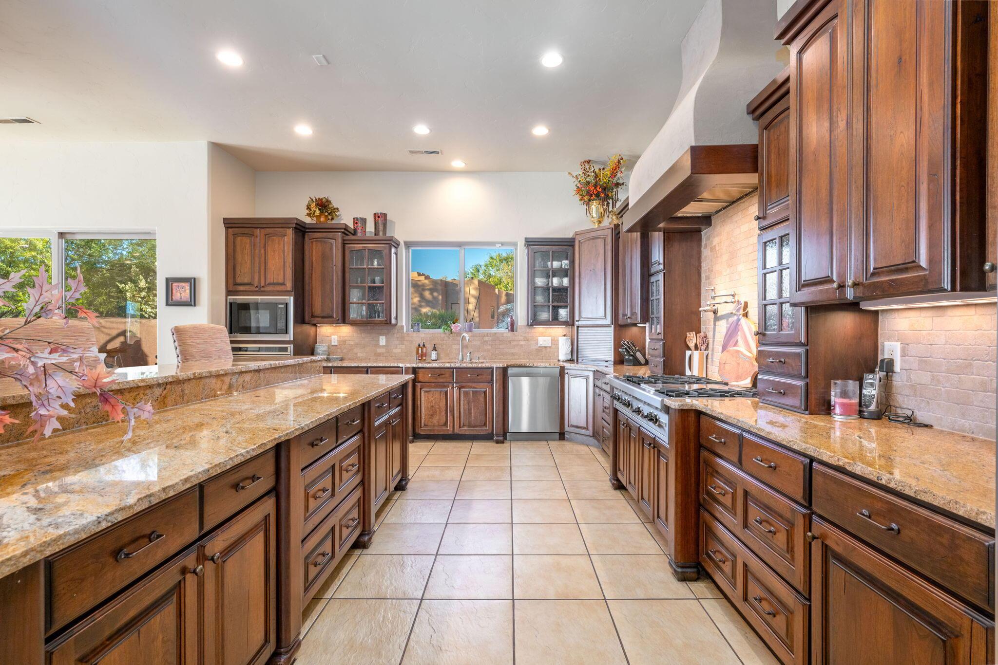 St George, Utah, 84770, United States, 4 Bedrooms Bedrooms, ,5 BathroomsBathrooms,Residential,For Sale,1976696