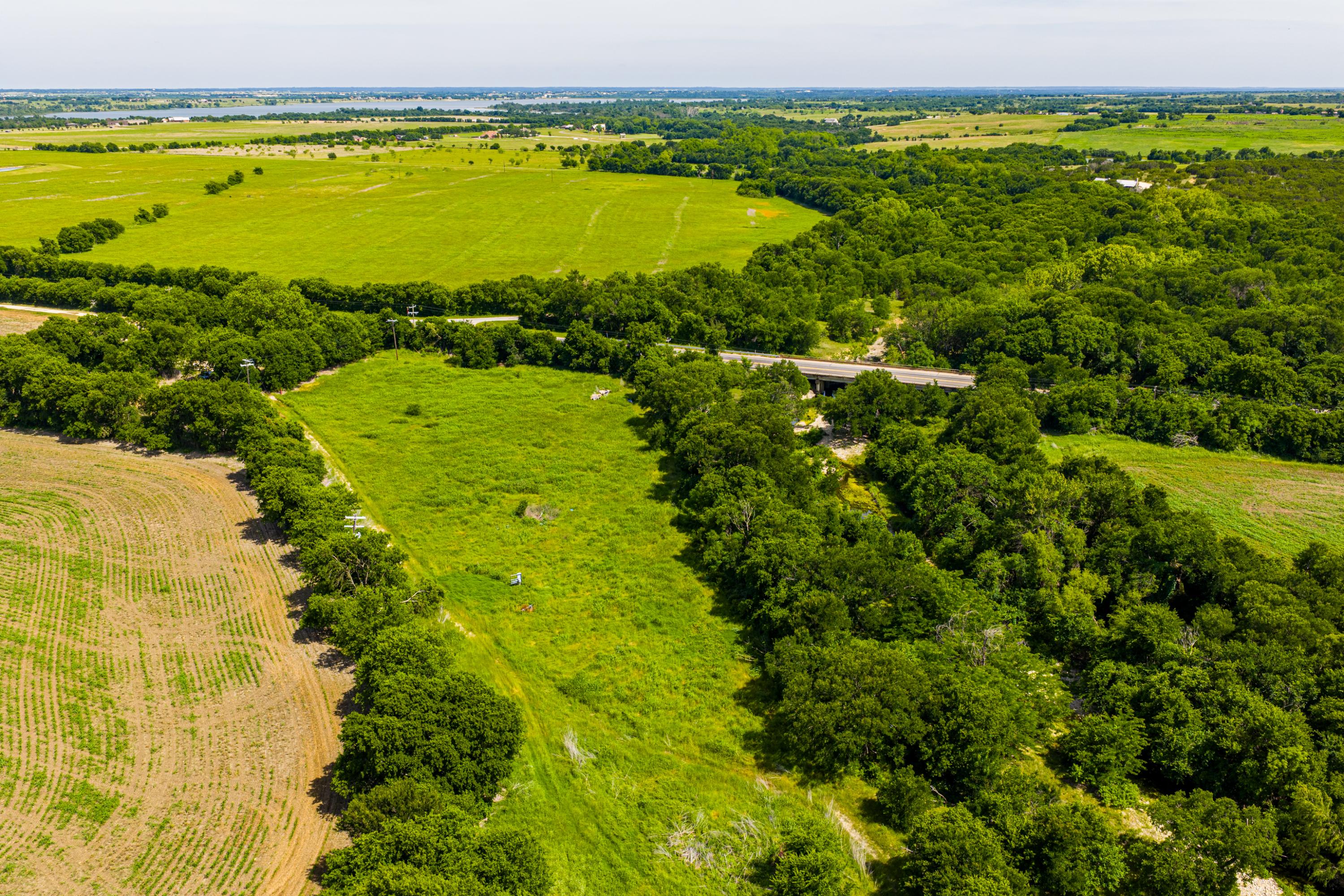  667 Acre Development Property With Two Miles Of Highway Frontage - 物件實景