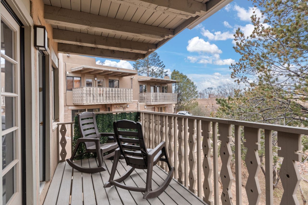 Santa Fe, New Mexico, 87501, United States, 2 Bedrooms Bedrooms, ,3 BathroomsBathrooms,Residential,For Sale,1959101