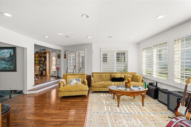 Los Angeles, California, 90064, United States, 6 Bedrooms Bedrooms, ,3 BathroomsBathrooms,Residential,For Sale,1977157