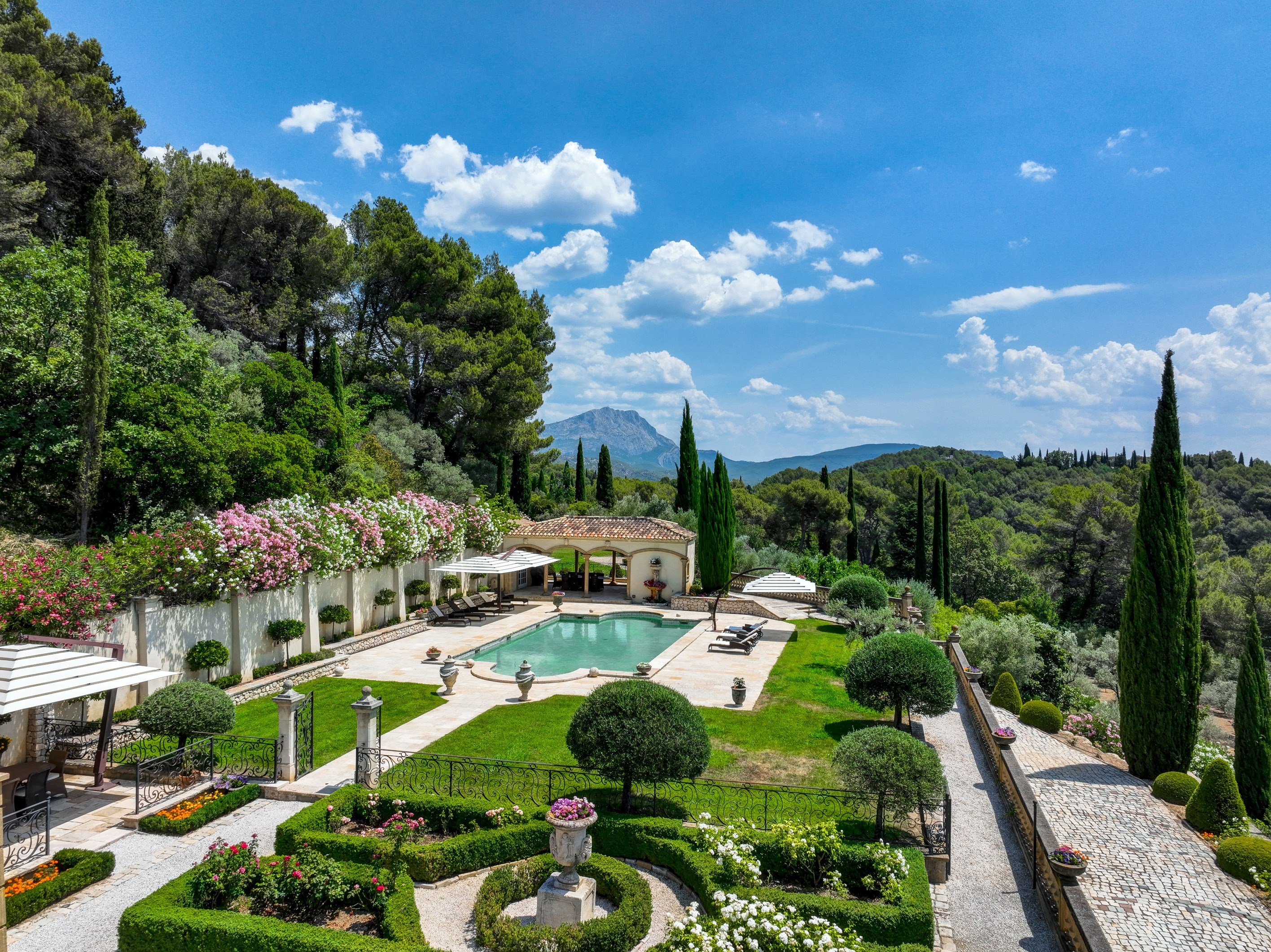  One of the Most Exclusive Estates in Aix-en-Provence - 物件實景