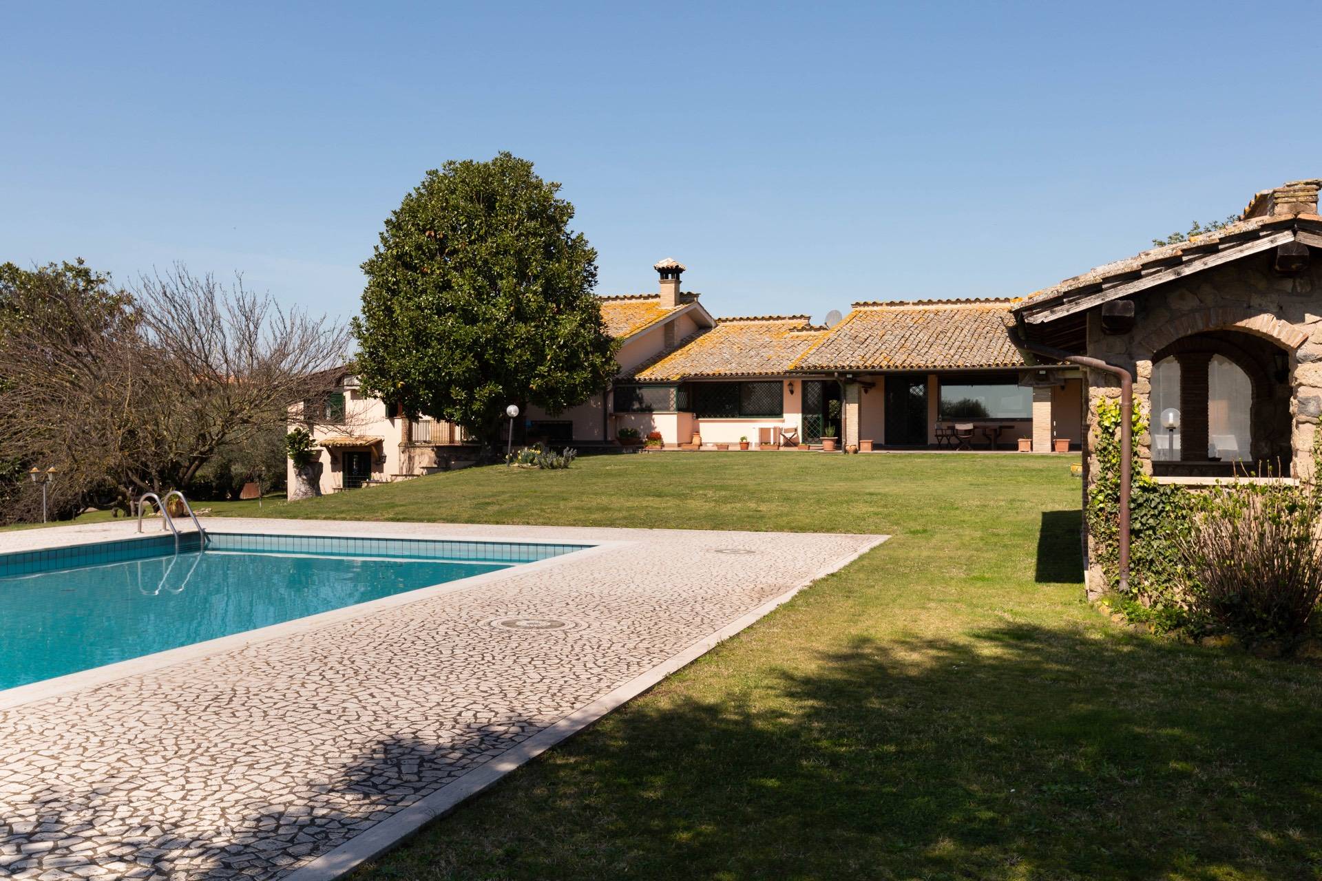 Sacrofano, Roma, 00060, IT, 6 Bedrooms Bedrooms, ,5 BathroomsBathrooms,Residential,For Sale,1850375