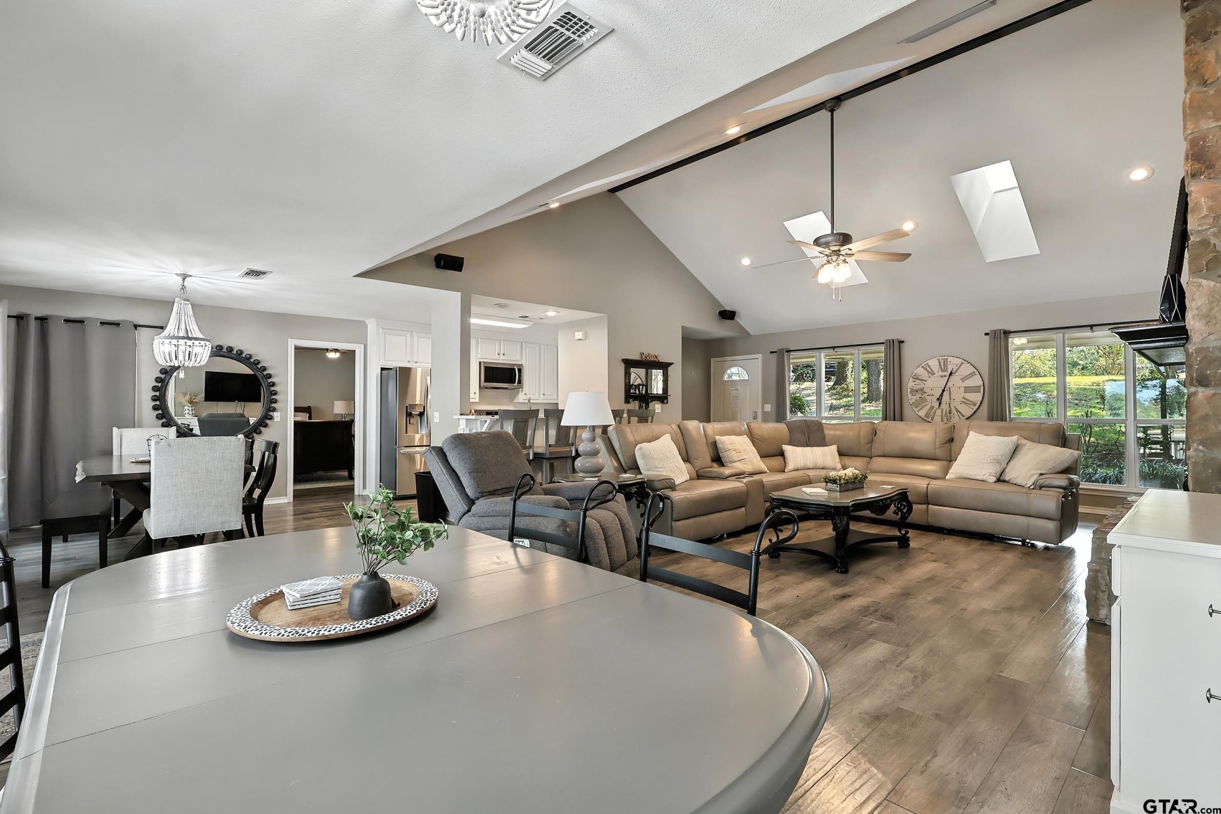 Pittsburg, Texas, 75686, United States, 3 Bedrooms Bedrooms, ,3 BathroomsBathrooms,Residential,For Sale,1977166