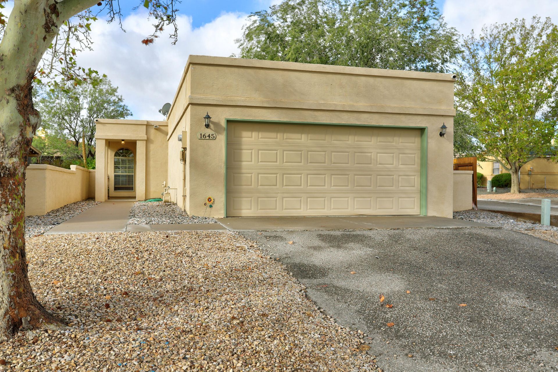 Evelyn Dr, Rio Rancho, NM 87144