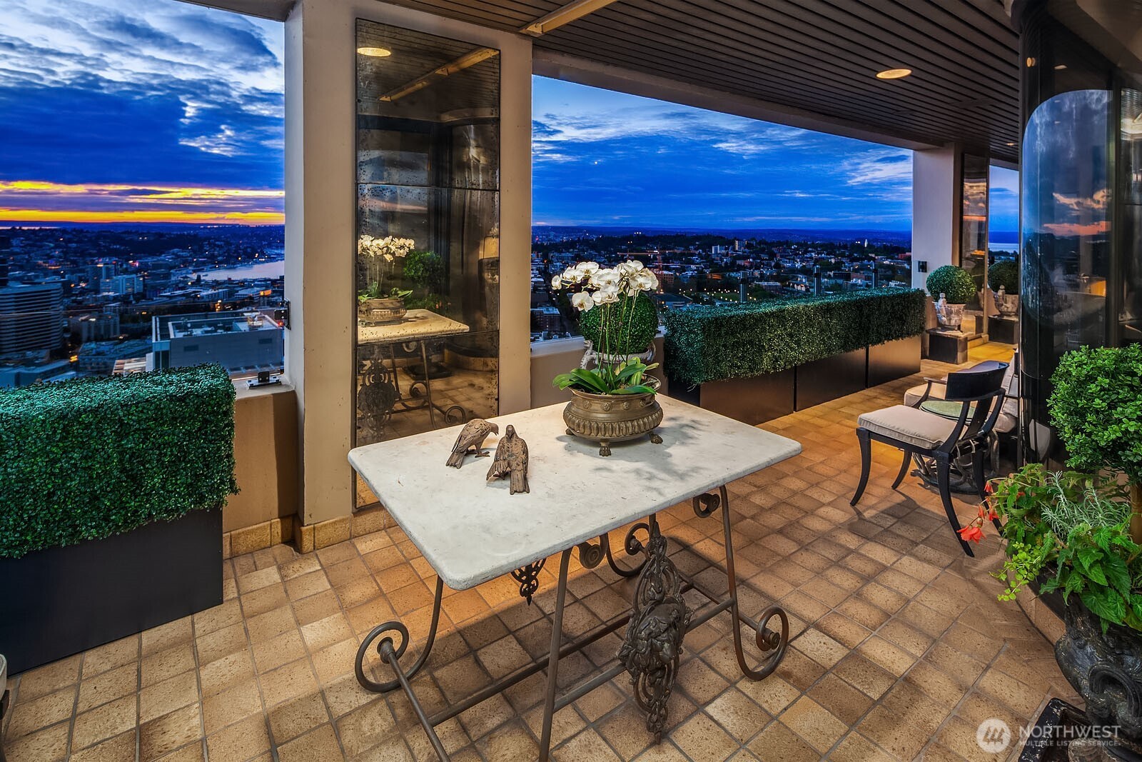 Seattle, Washington, 98104, United States, 4 Bedrooms Bedrooms, ,6 BathroomsBathrooms,Residential,For Sale,1738048