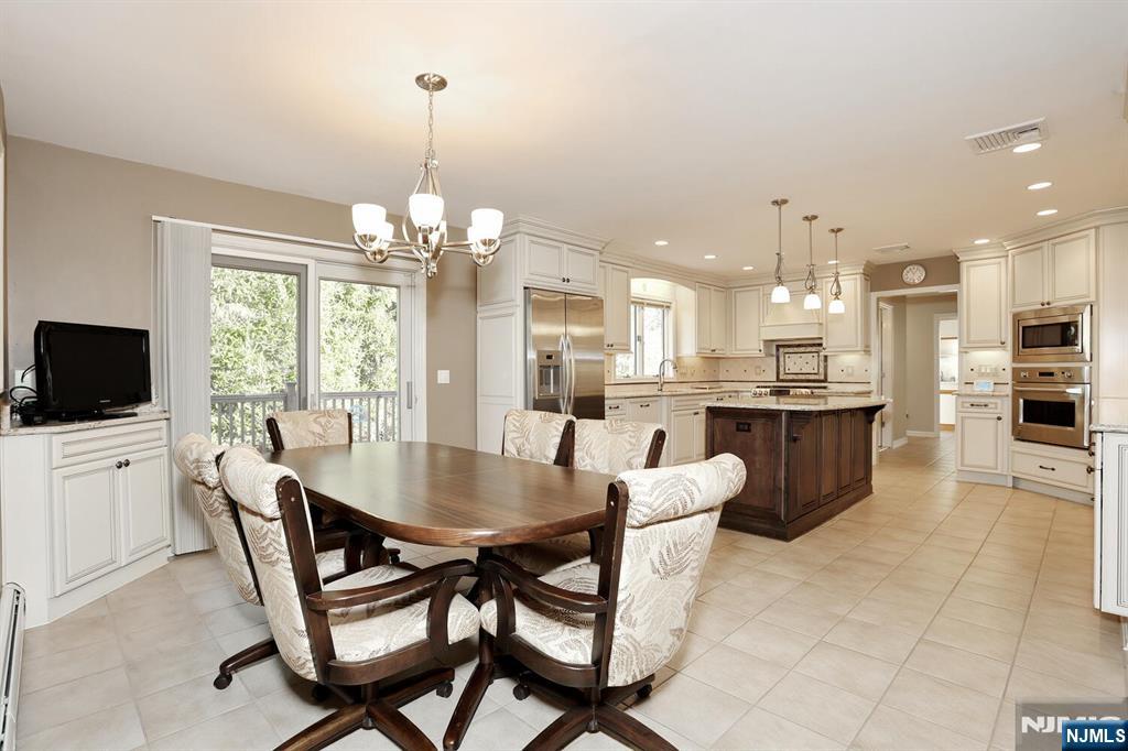 Paramus, New Jersey, 07652, United States, 5 Bedrooms Bedrooms, ,4 BathroomsBathrooms,Residential,For Sale,2001740