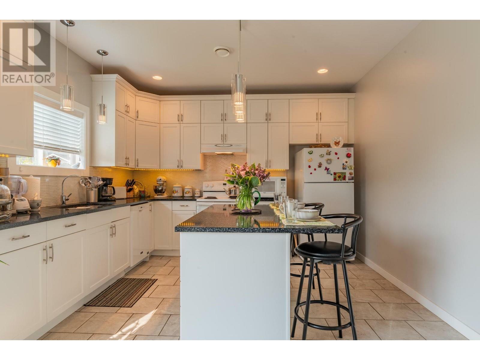 CASTLEGAR, British Columbia, V1N 4X8, CA, 4 Bedrooms Bedrooms, ,2 BathroomsBathrooms,Residential,For Sale,1839232