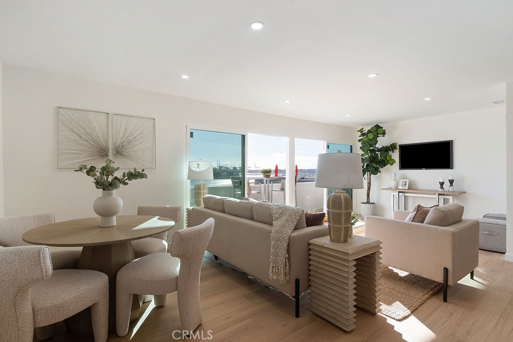 Long Beach, California, 90802, United States, 2 Bedrooms Bedrooms, ,2 BathroomsBathrooms,Residential,For Sale,1994707