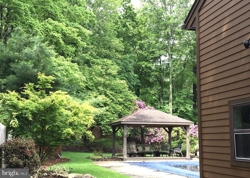 Bedford, Pennsylvania, 15522, United States, 5 Bedrooms Bedrooms, ,4 BathroomsBathrooms,Residential,For Sale,1837562