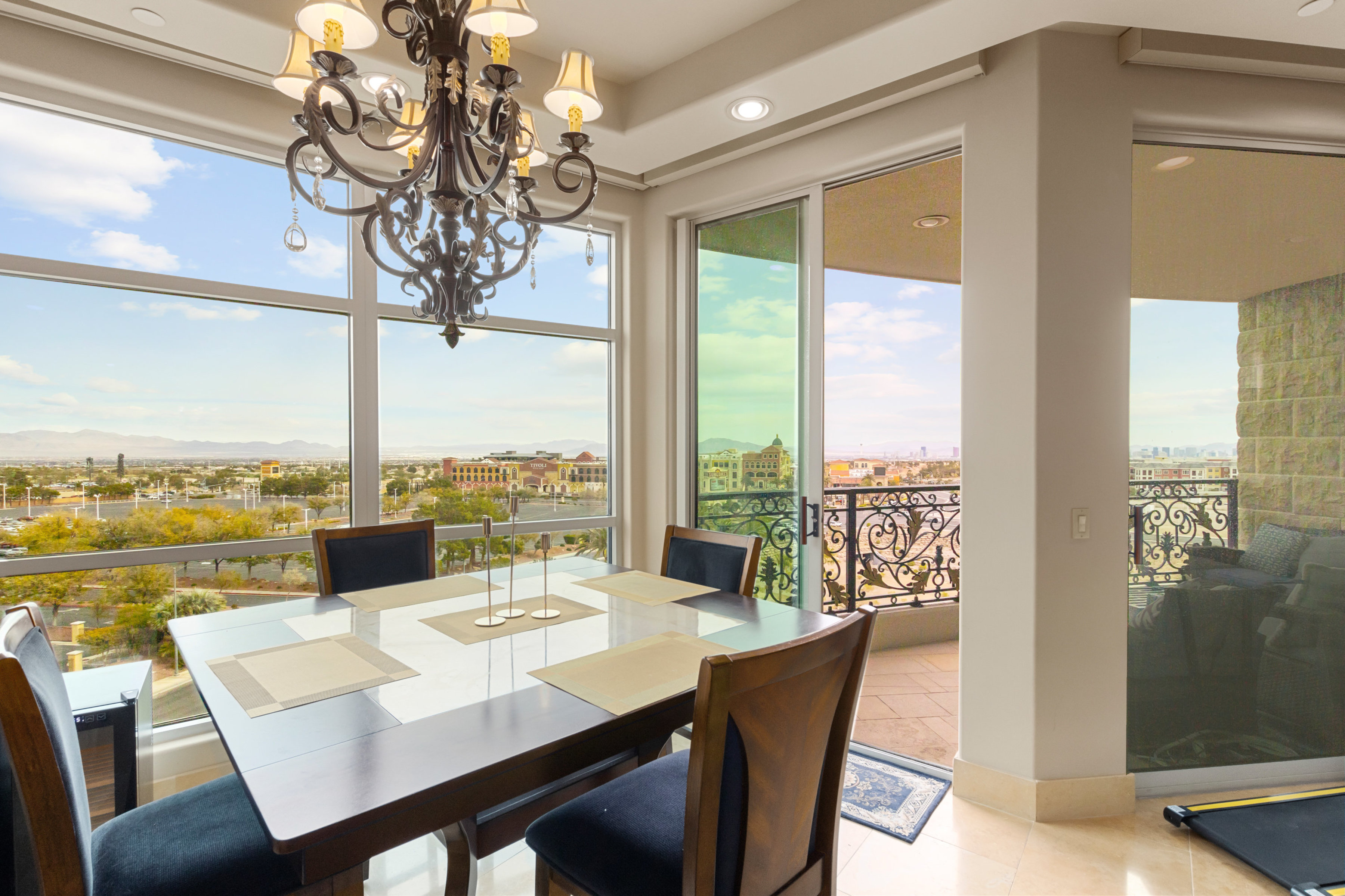  Stunning home at One Queensridge Place - 物件實景