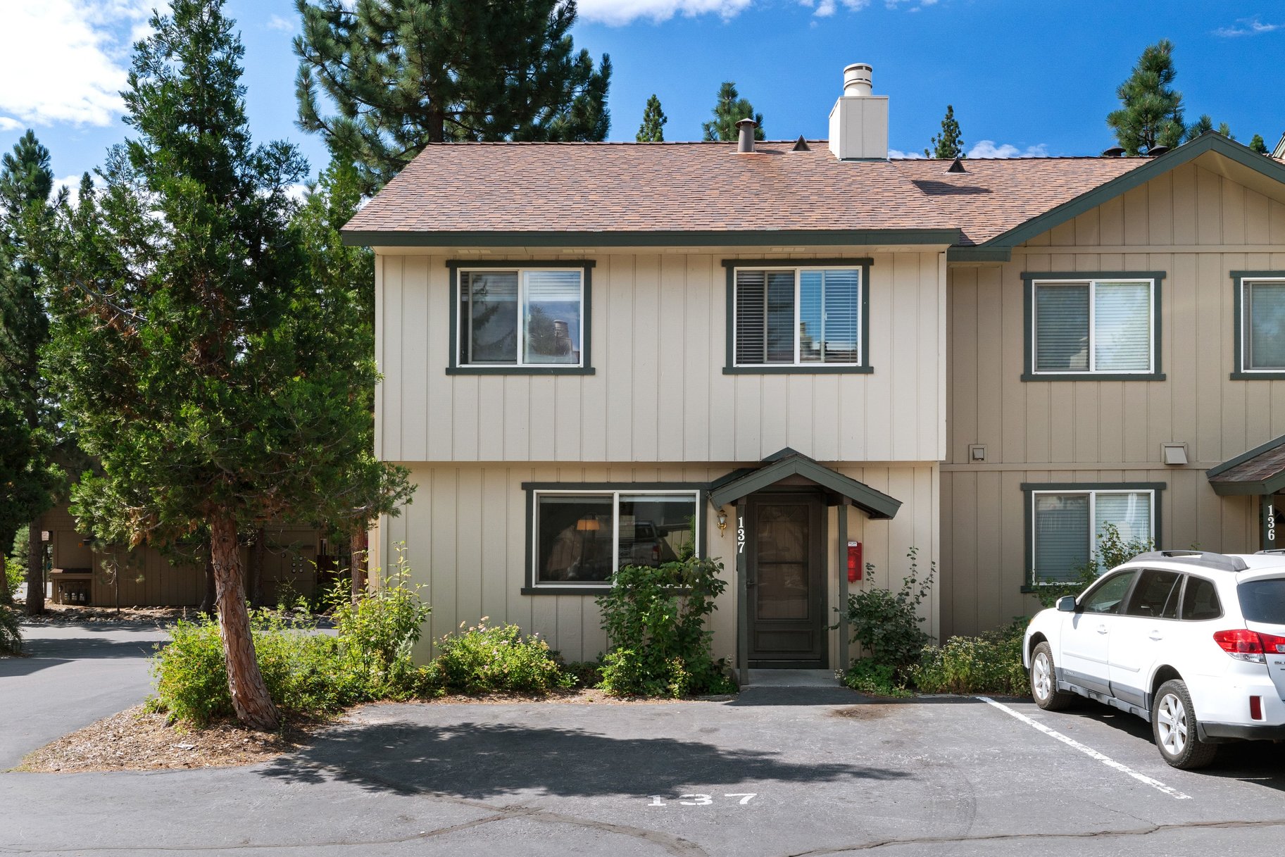  Lake Forest Glen 3 bedroom End Unit - 物件實景