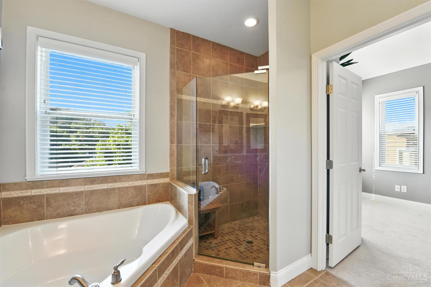 Cincinnati, Ohio, 45226, United States, 3 Bedrooms Bedrooms, ,4 BathroomsBathrooms,Residential,For Sale,1907461