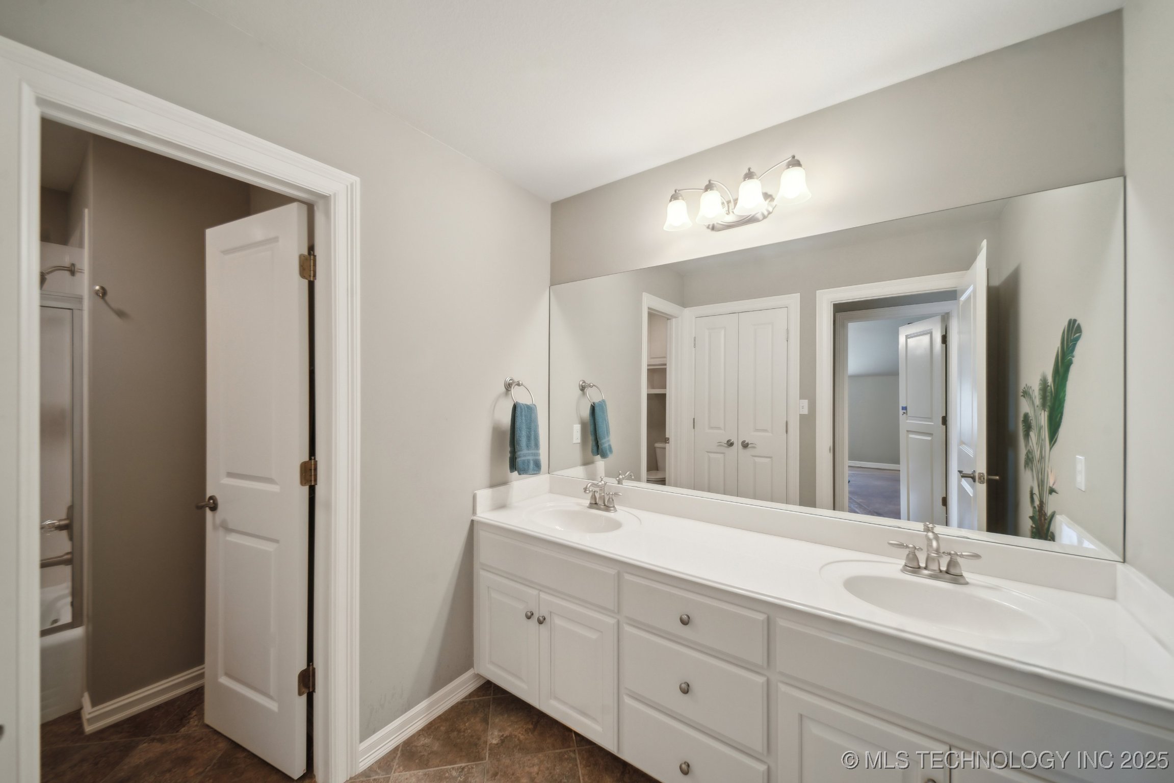 Tulsa, Oklahoma, 74137, United States, 4 Bedrooms Bedrooms, ,4 BathroomsBathrooms,Residential,For Sale,1998158