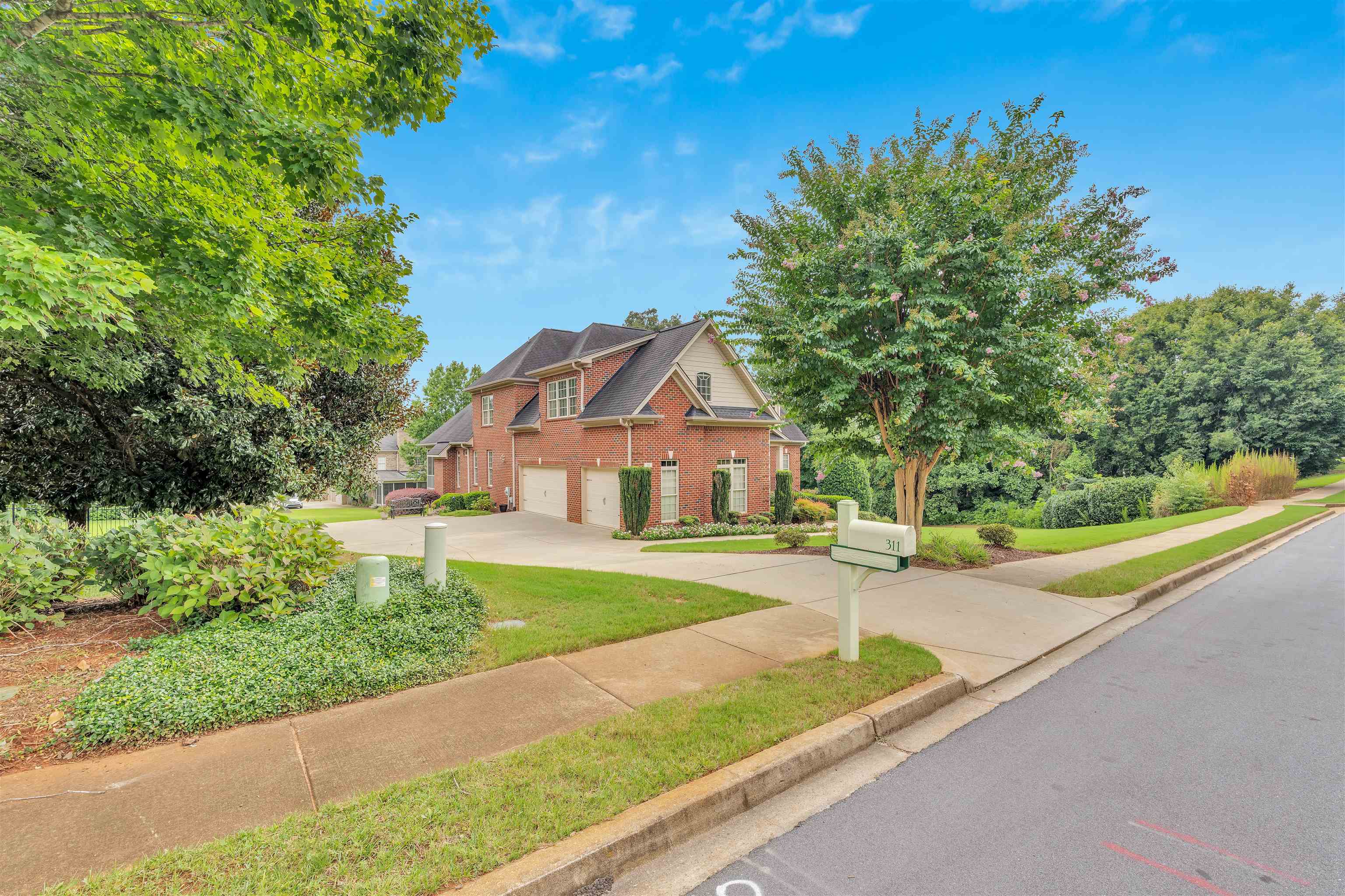 spartanburg, South Carolina, 29301, United States, 5 Bedrooms Bedrooms, ,4 BathroomsBathrooms,Residential,For Sale,1913401