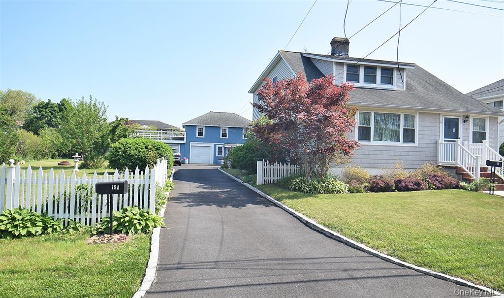 Lindenhurst, New York, 11757, United States, 5 Bedrooms Bedrooms, ,3 BathroomsBathrooms,Residential,For Sale,2049056