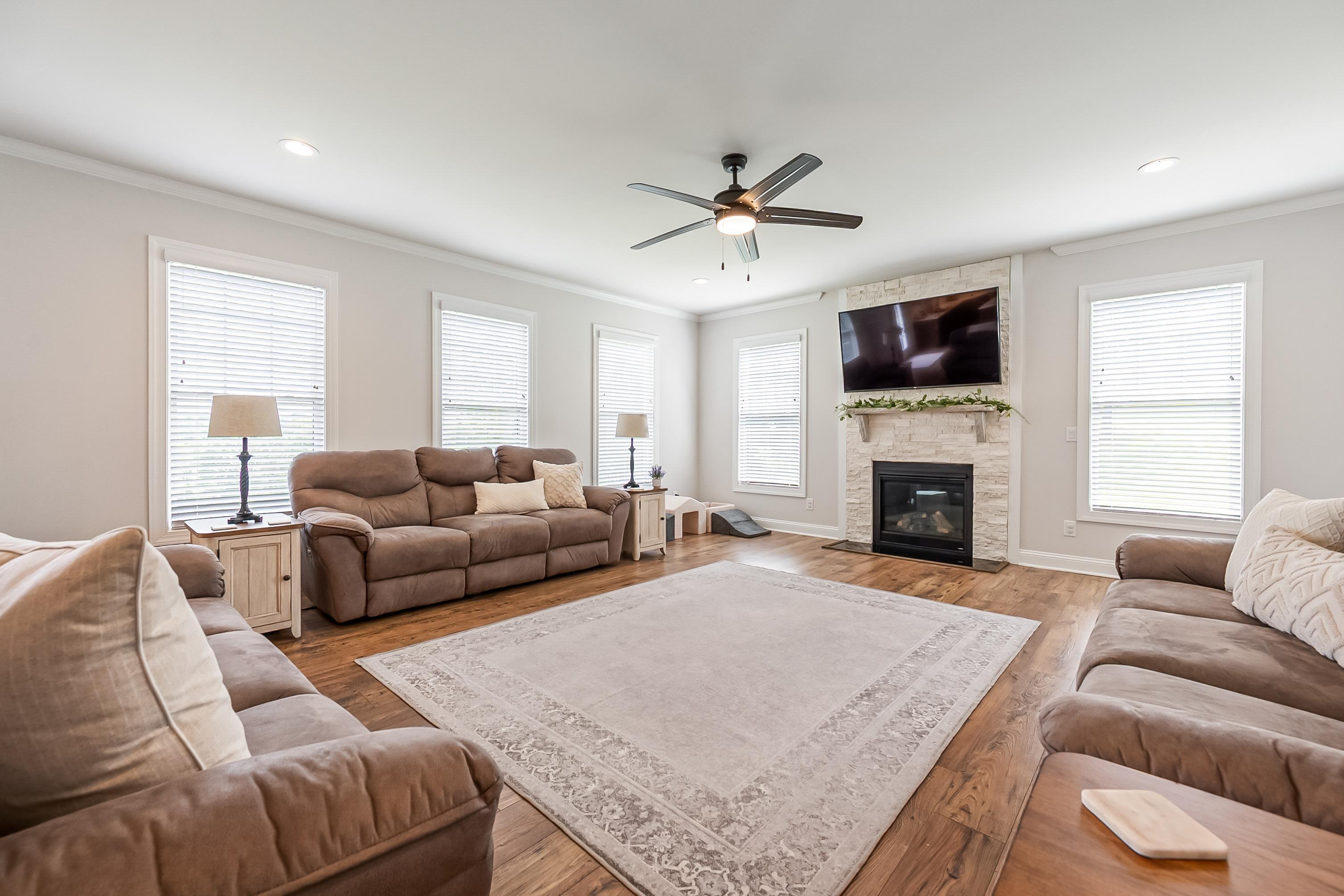 Christiansburg, Virginia, 24073, United States, 4 Bedrooms Bedrooms, ,5 BathroomsBathrooms,Residential,For Sale,1903895