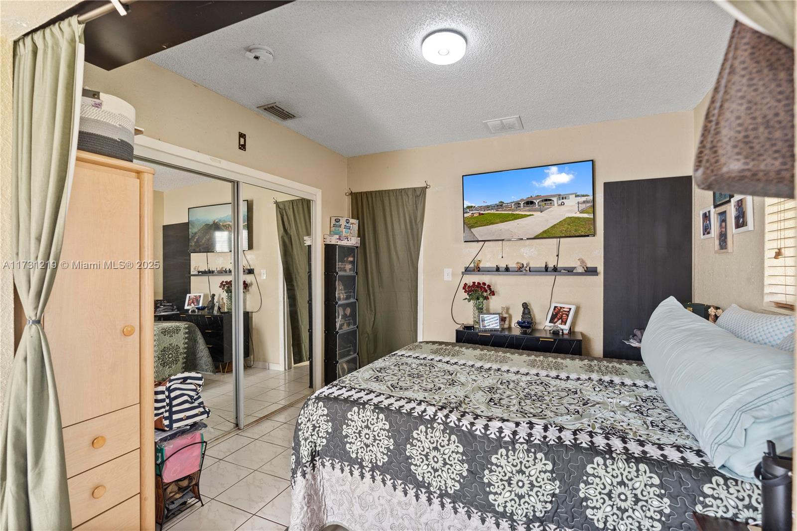 Hialeah, Florida, 33012, United States, 4 Bedrooms Bedrooms, ,4 BathroomsBathrooms,Residential,For Sale,1840227