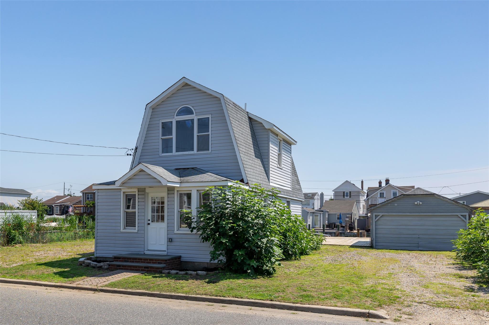 Seaford, New York, 11783, United States, 3 Bedrooms Bedrooms, ,2 BathroomsBathrooms,Residential,For Sale,1908312