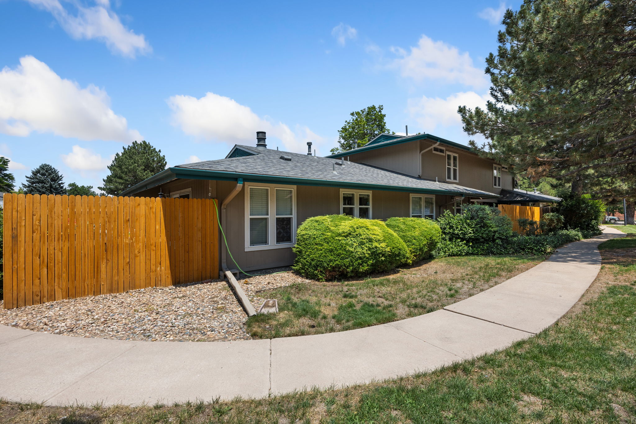  Rare 3 bed, 2 bath property in sought after Greenwood Village - 物件實景